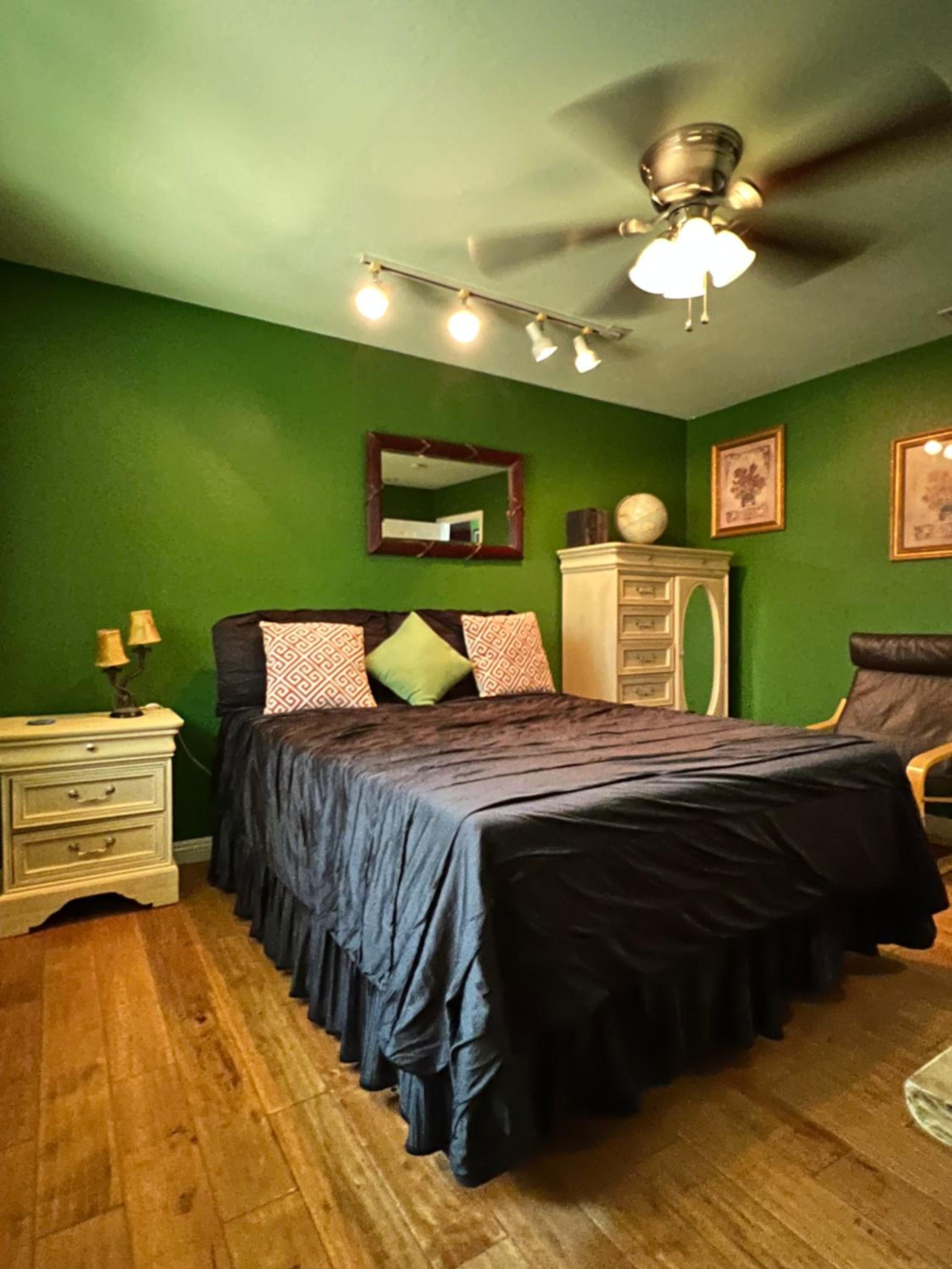 Deluxe Queen Room