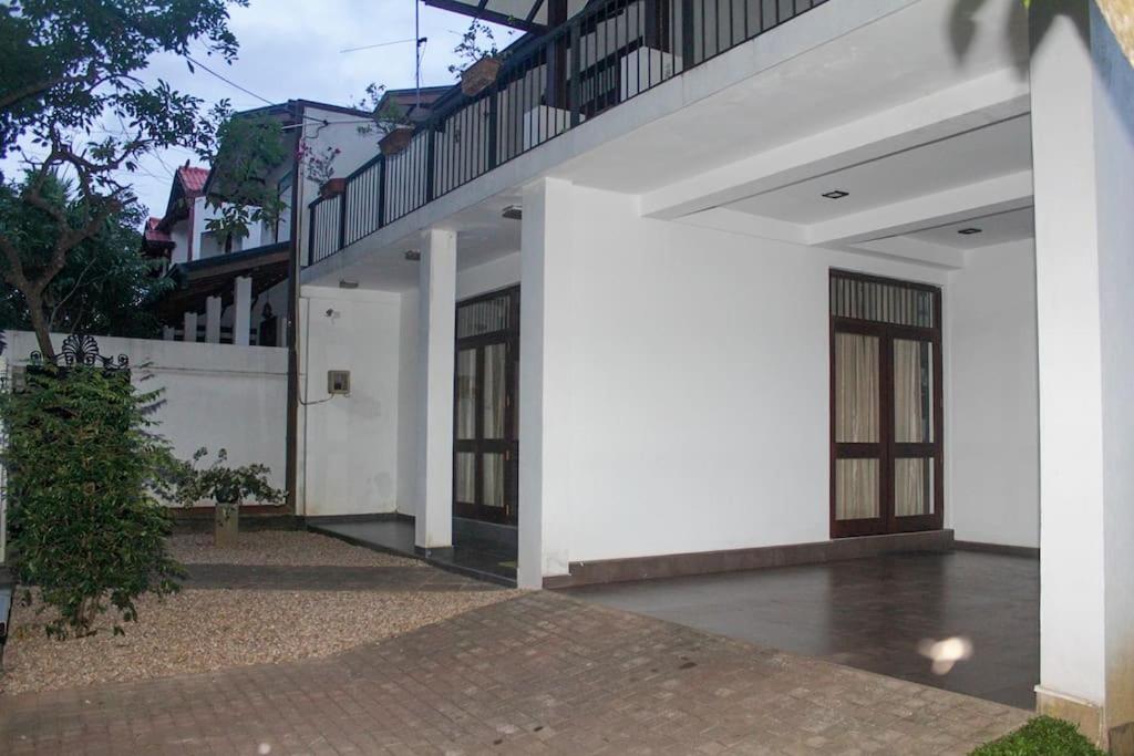 Four-Bedroom House photo 2