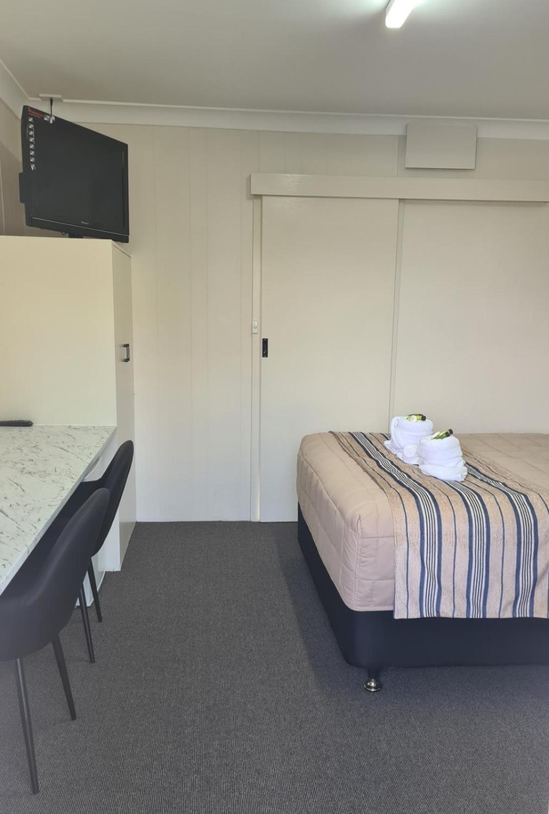 Queen Room - Photo 7