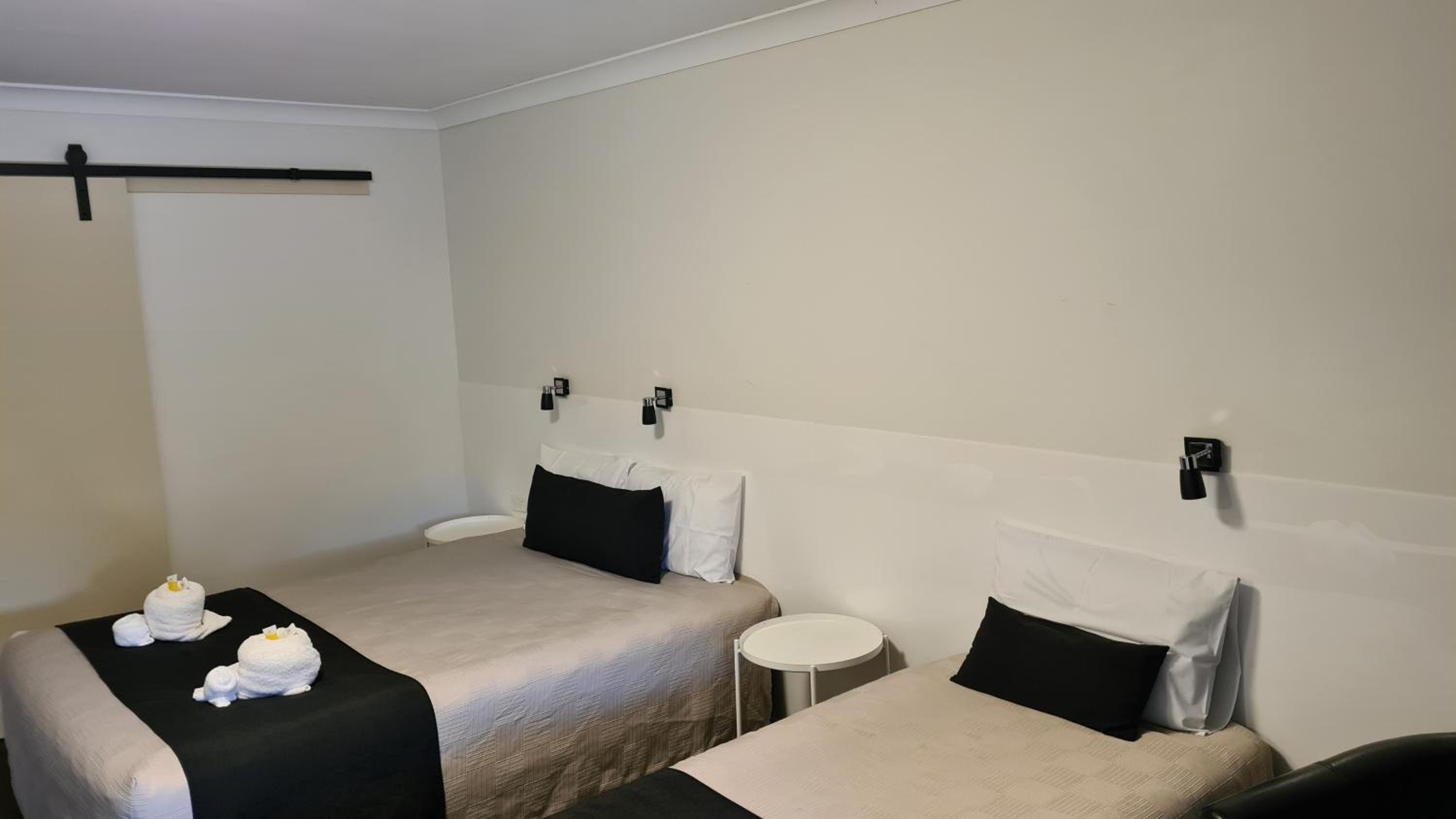 Double or Twin Room - Photo 9