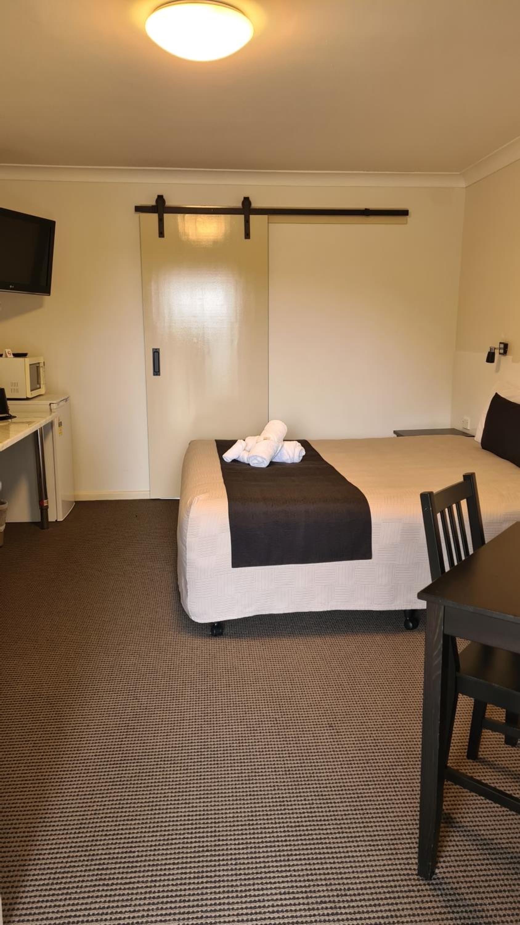 Queen Room - Photo 10