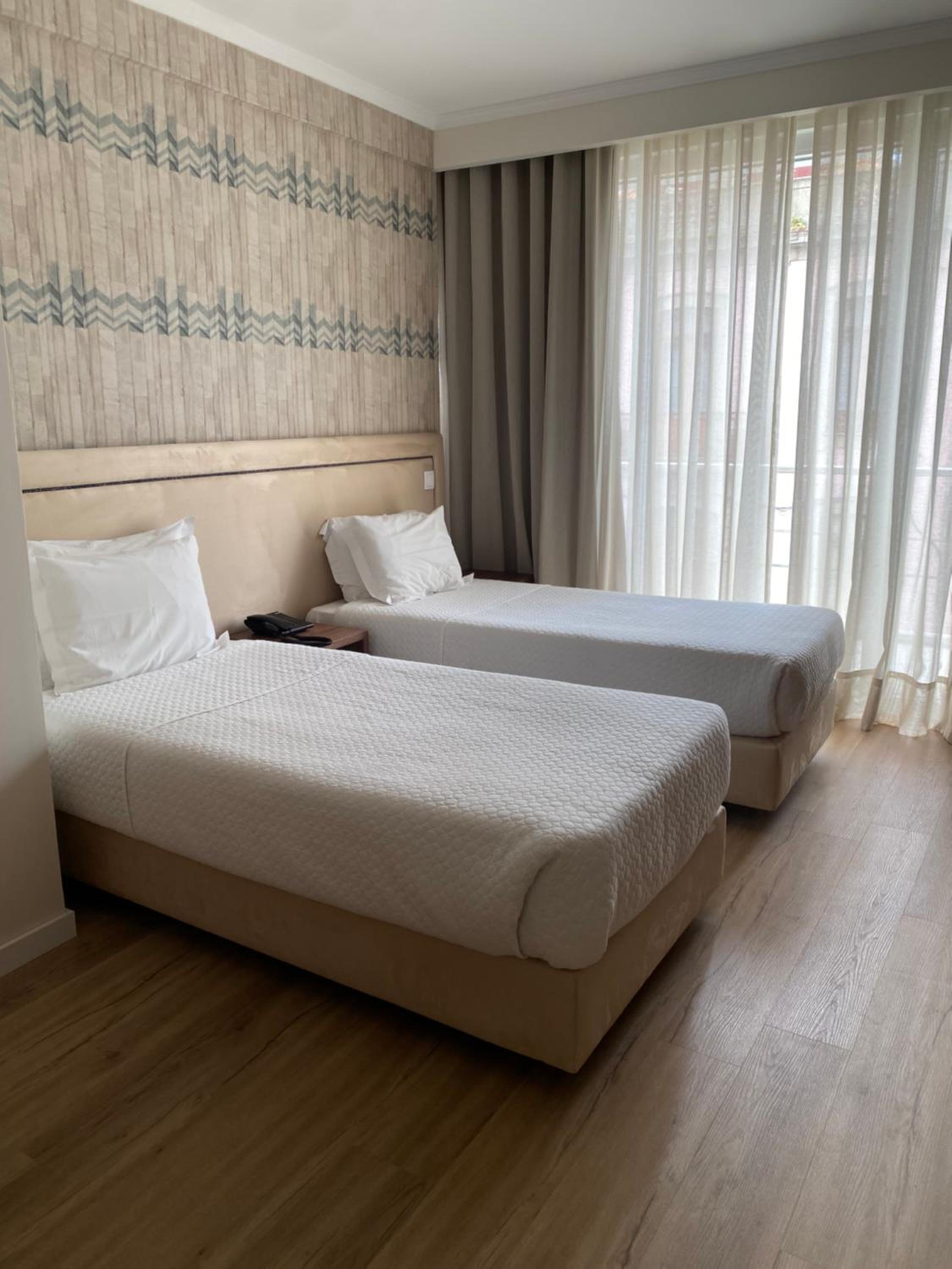 Superior Twin Room thumbnail 5