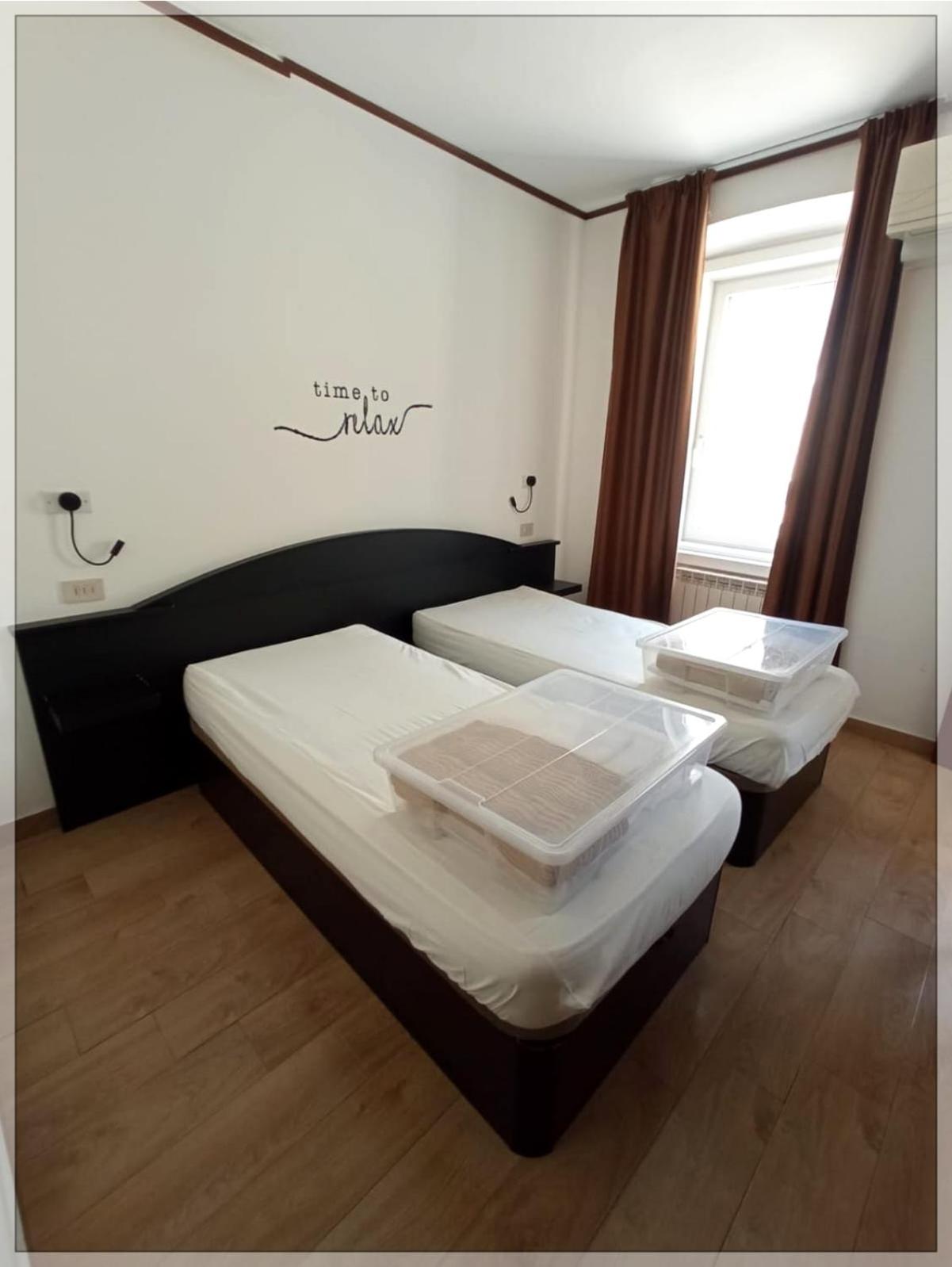 Twin Room with Private Bathroom - Photo 24