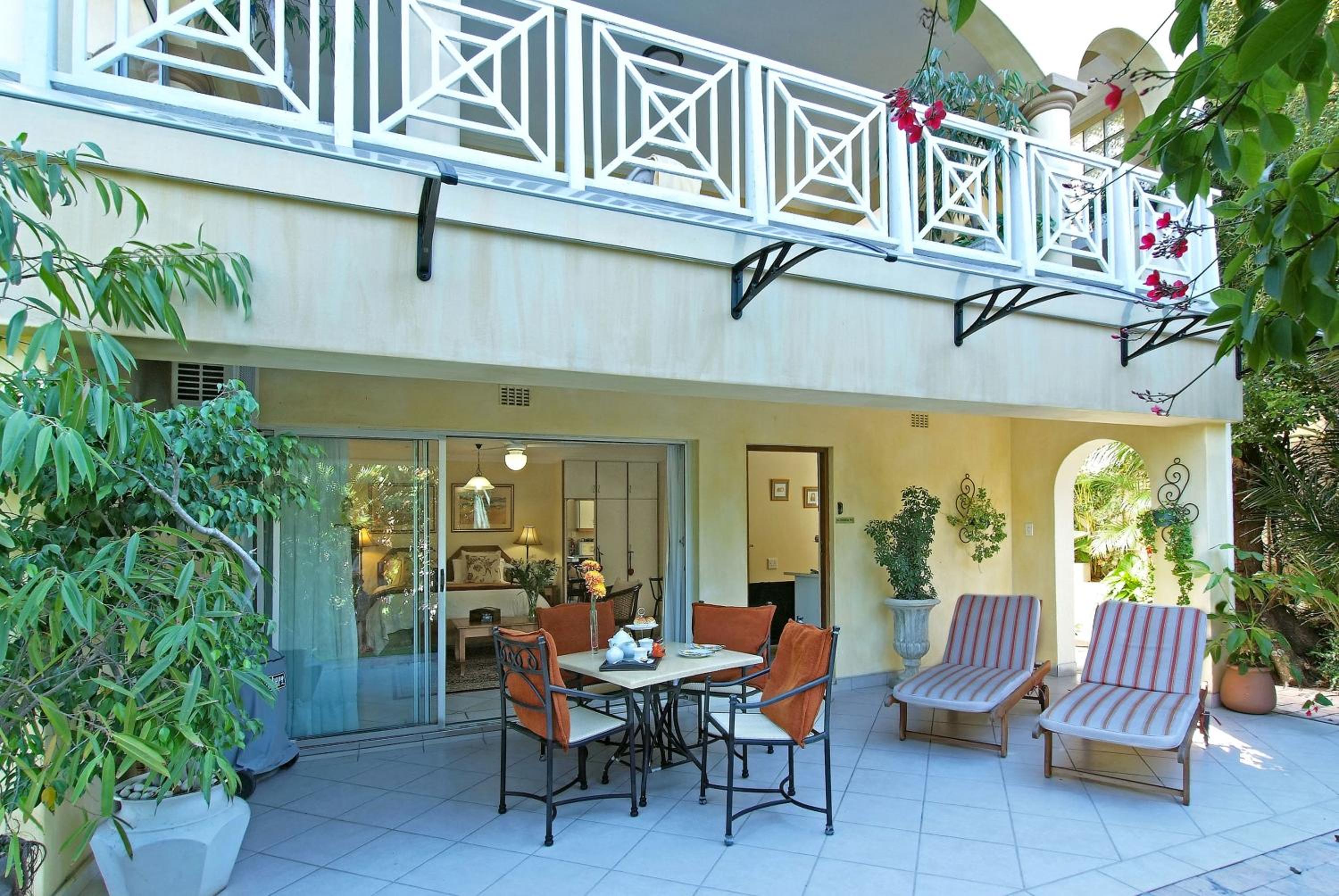 Self Catering Twin/Double Room - Photo 11