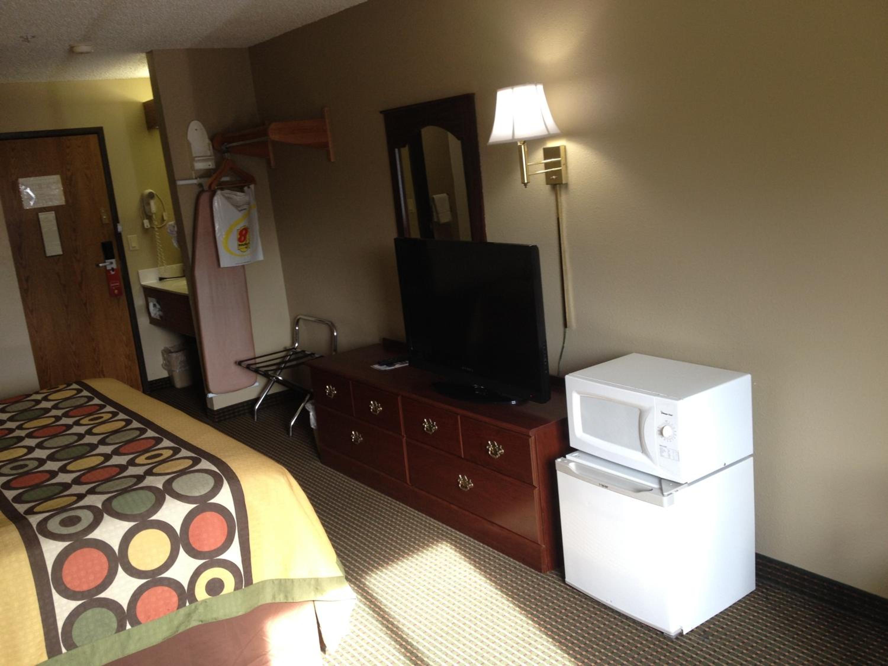 King Room - Non-Smoking - Photo 3