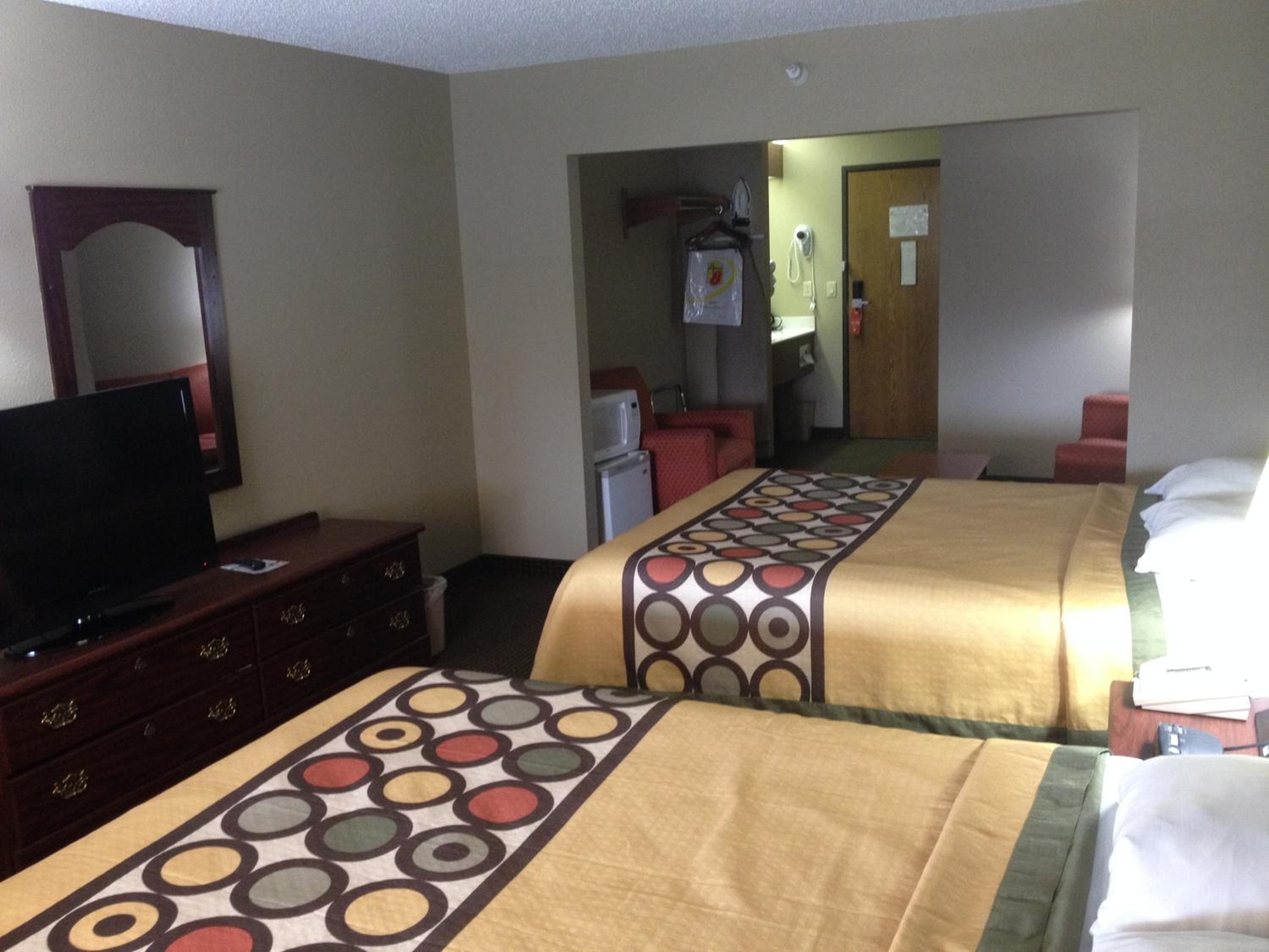 Studio Queen Suite with Two Queen Beds - Non-Smoking - Photo 2