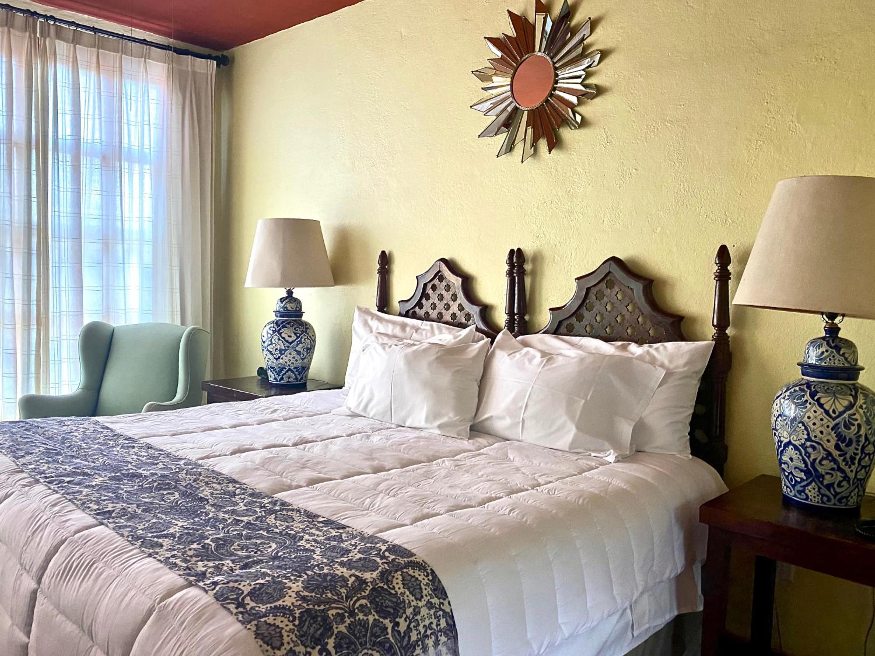 Standard King Room - Photo 8