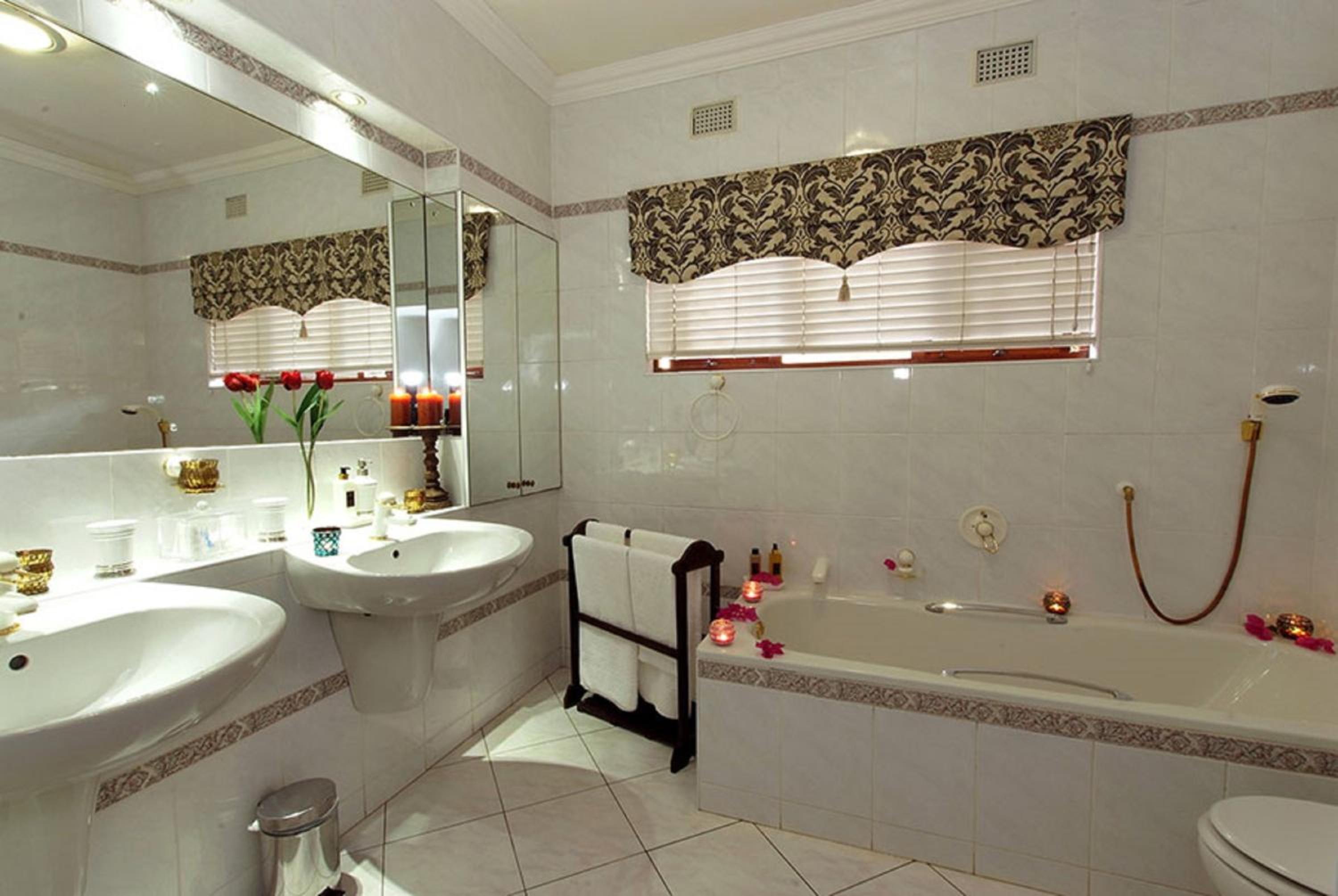 Self Catering Twin/Double Room - Photo 19