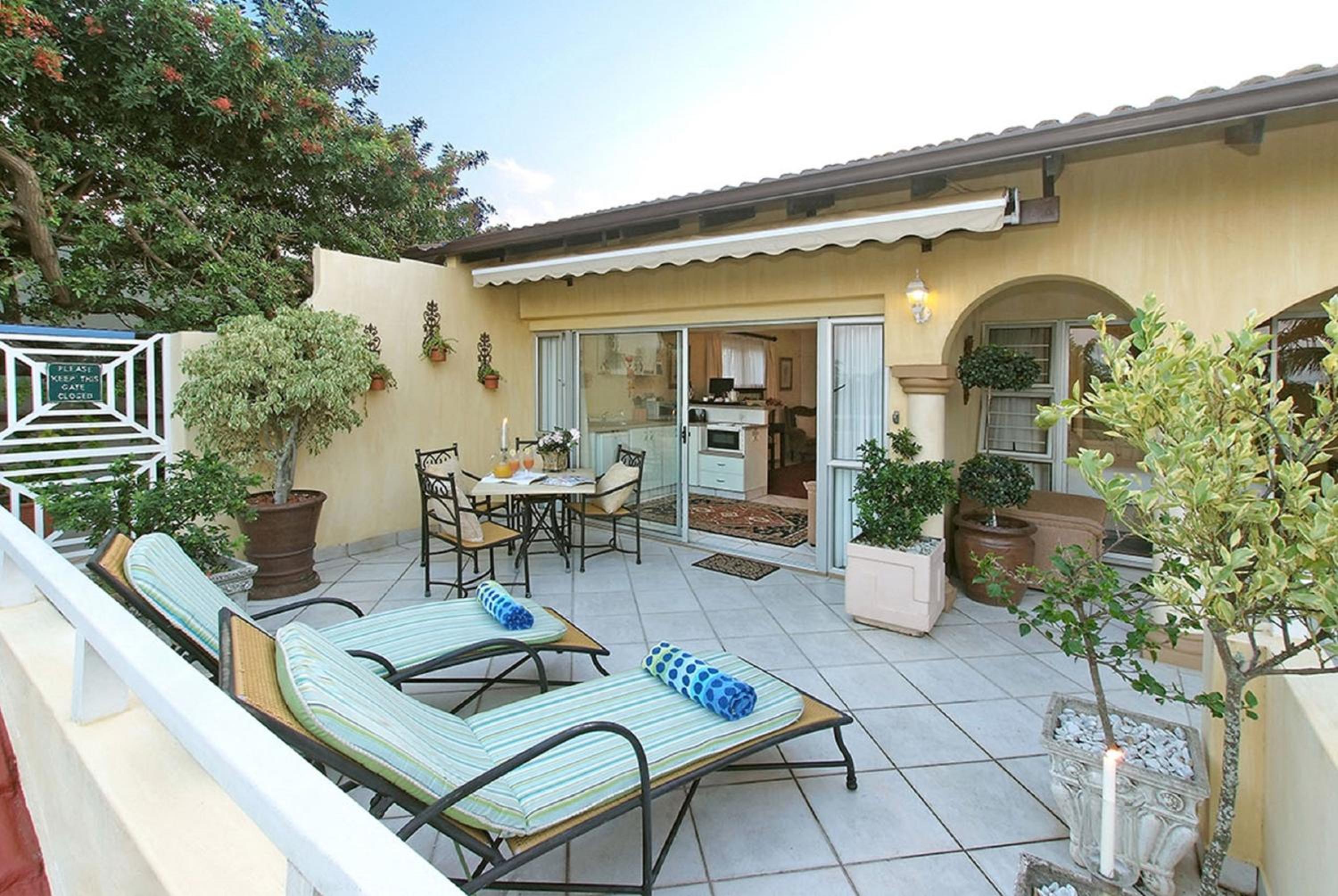 Self Catering Twin/Double Room - Photo 23