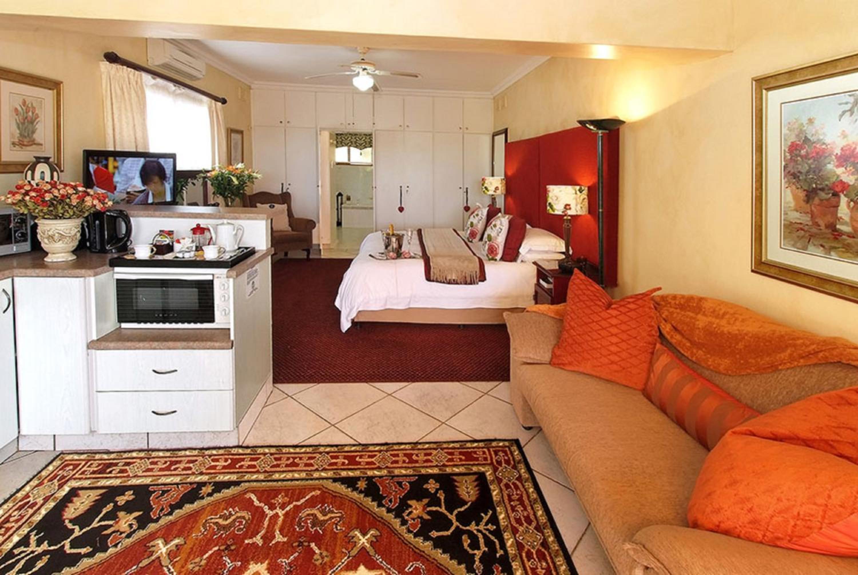 Self Catering Twin/Double Room - Photo 17