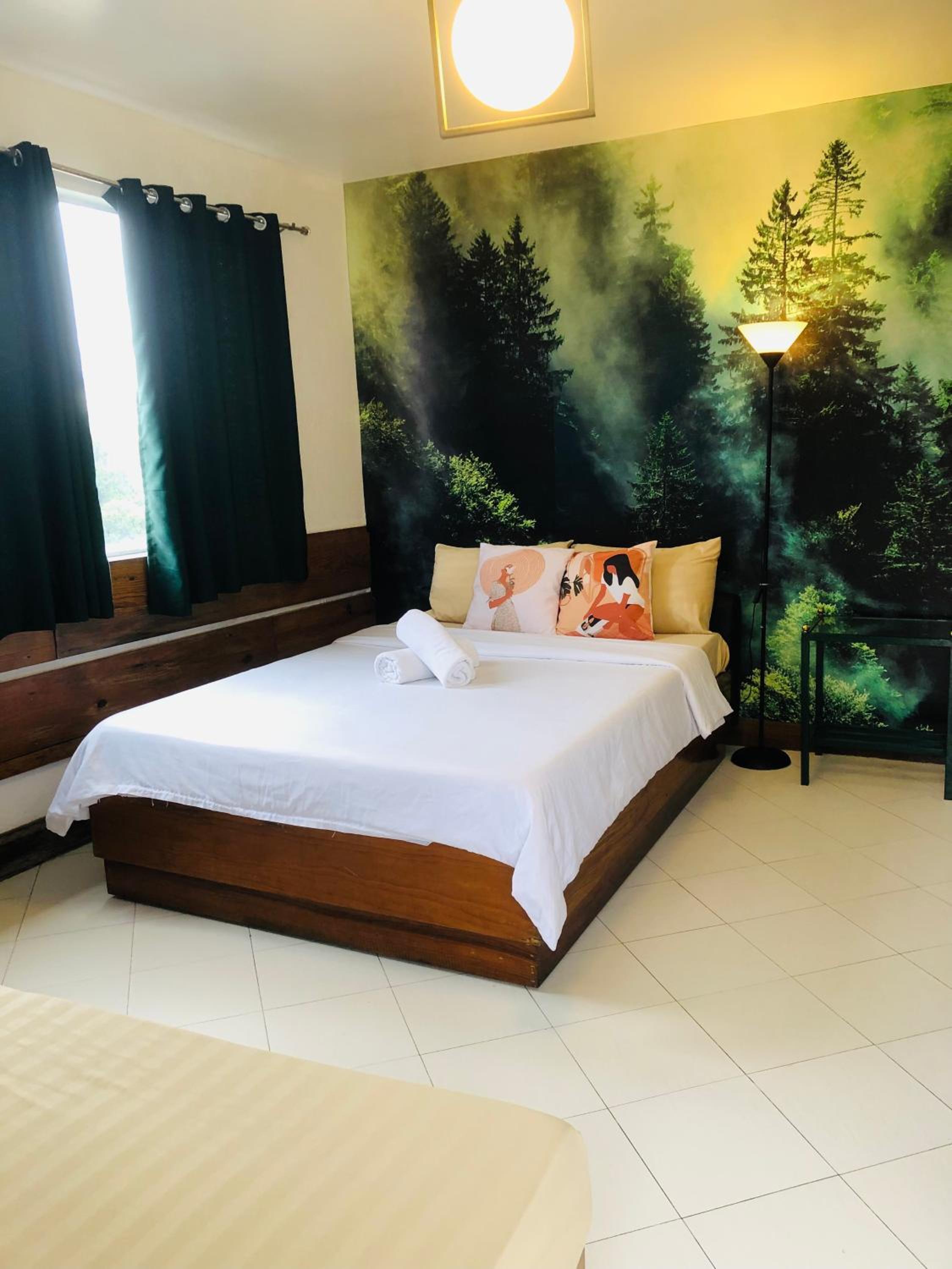Deluxe Double Room with Balcony - Photo 7