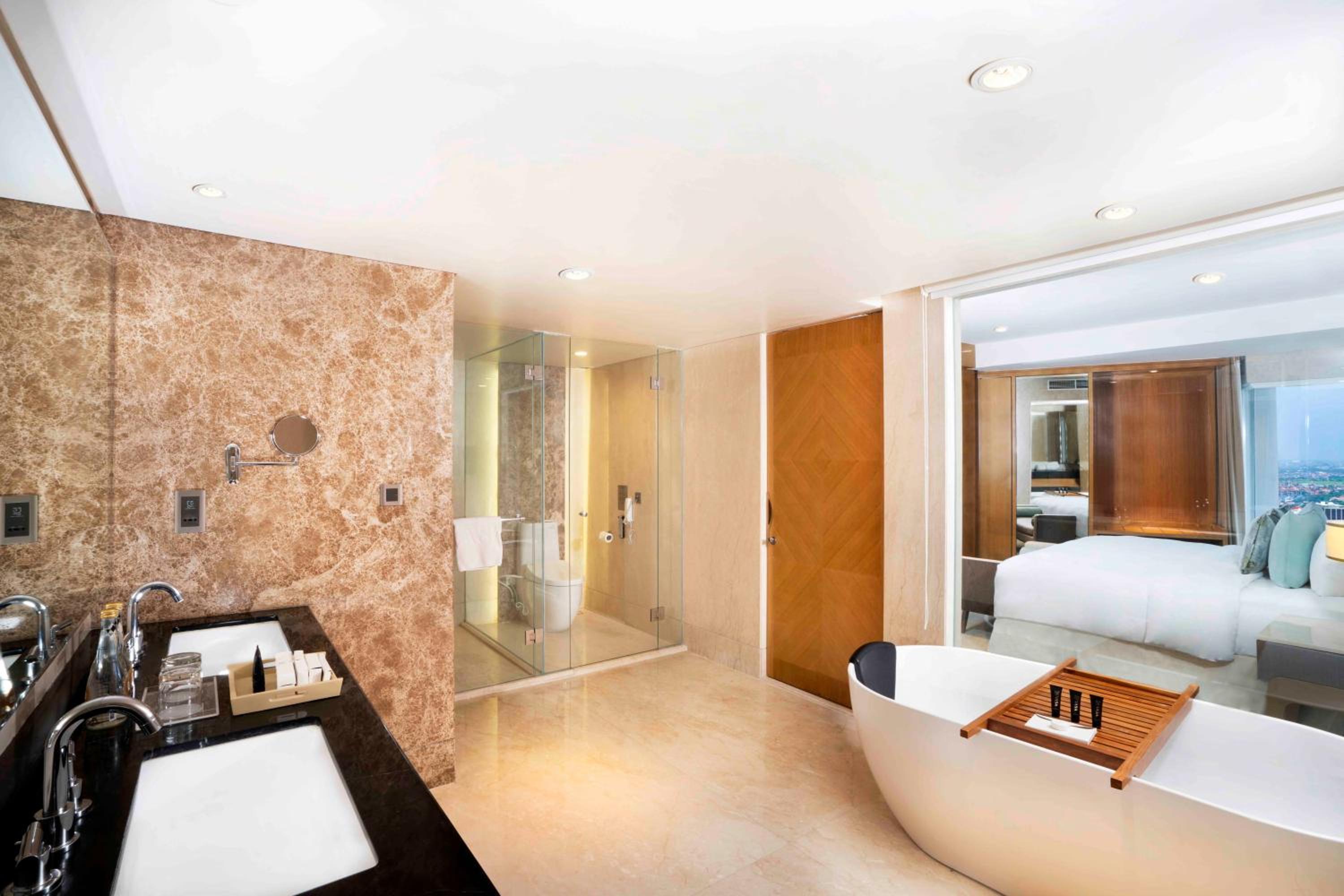 Glacier Suite - Club Lounge Access