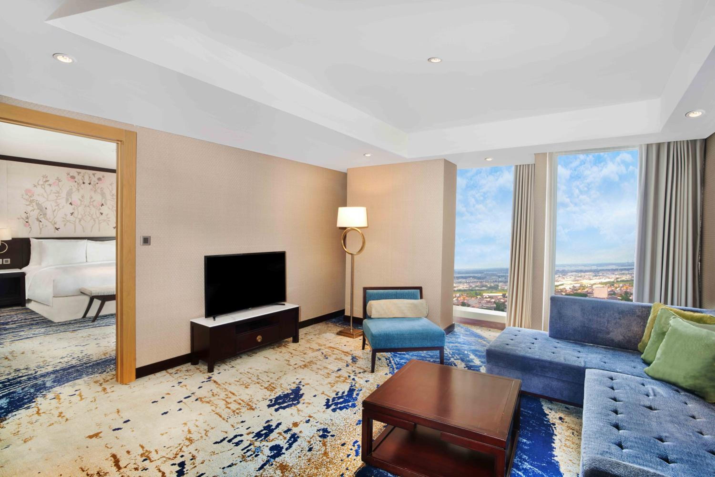 Breccia Suite - Club Lounge Access thumbnail 6