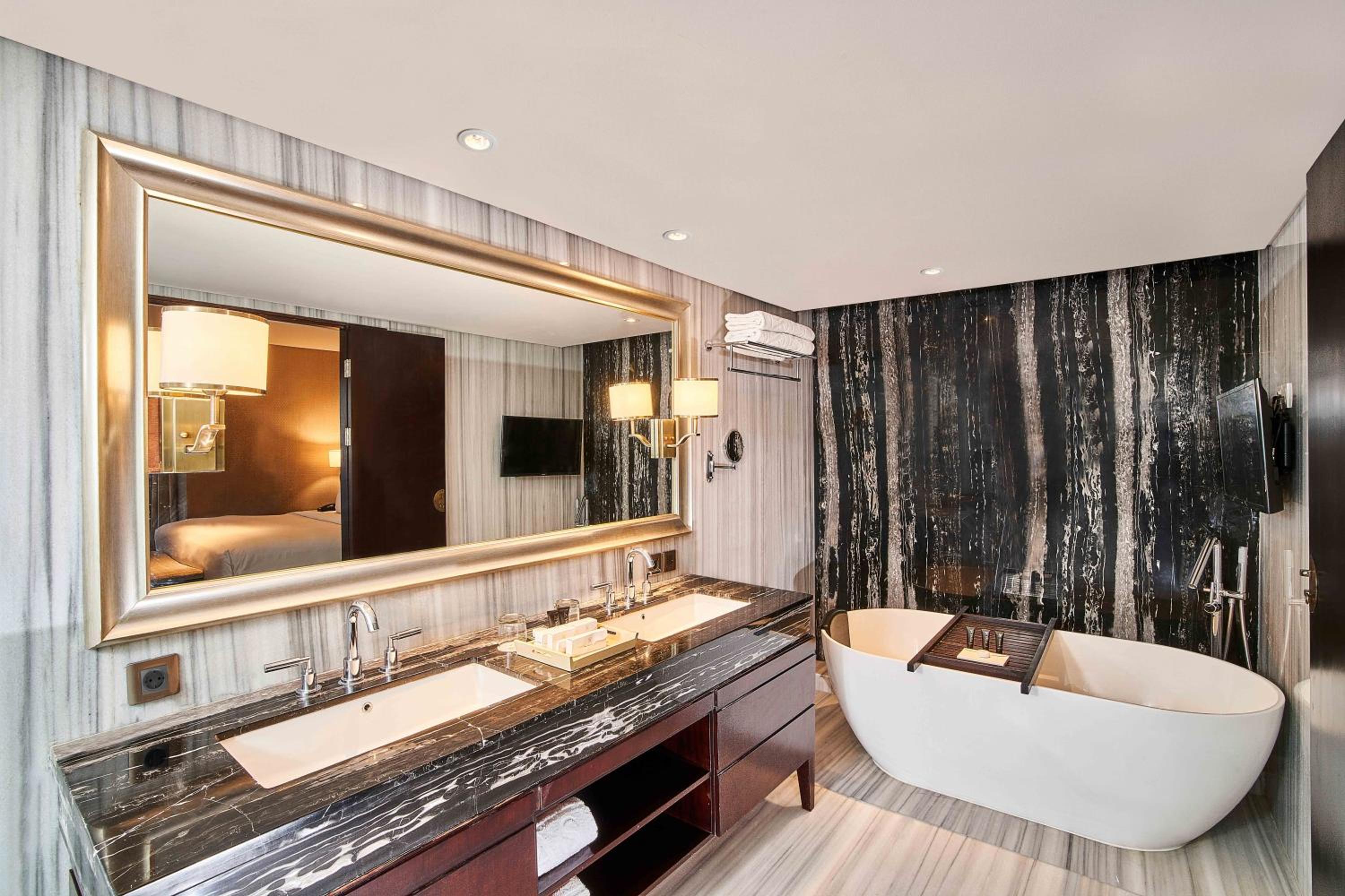 Breccia Suite - Club Lounge Access