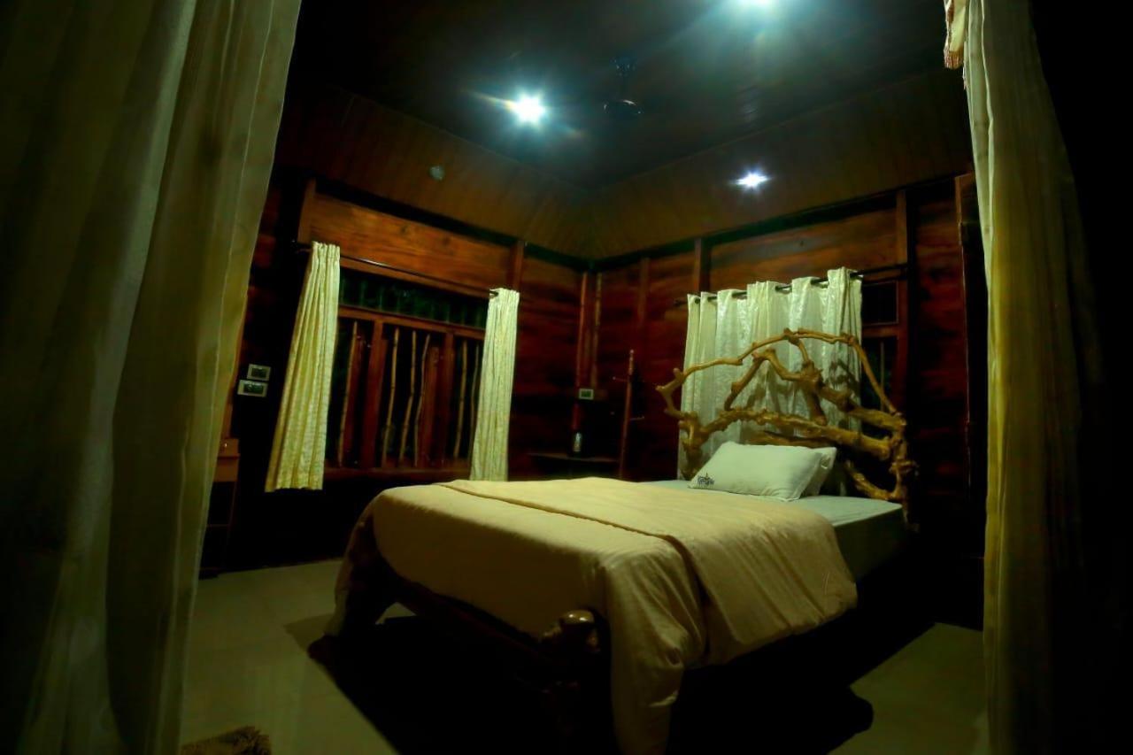 King Suite with Balcony photo 2