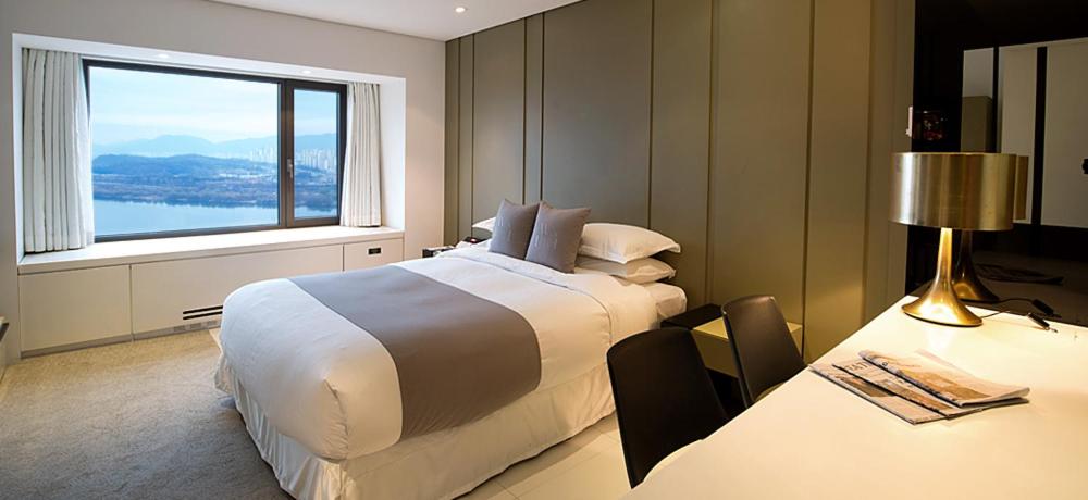 Deluxe Double Room with River View