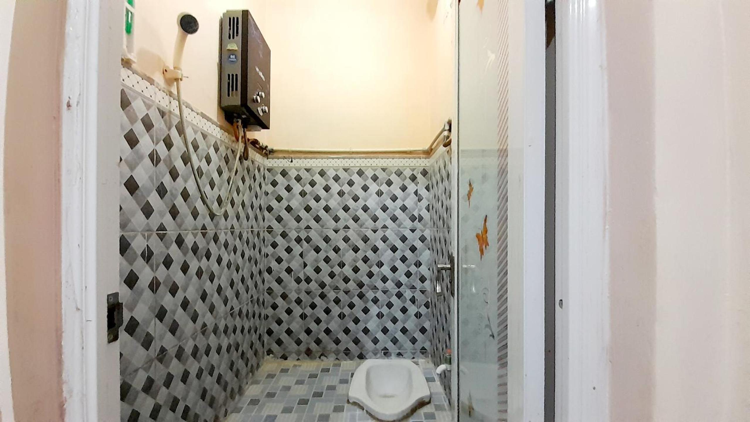 Standard Double Room with Shared Bathroom - Photo 5