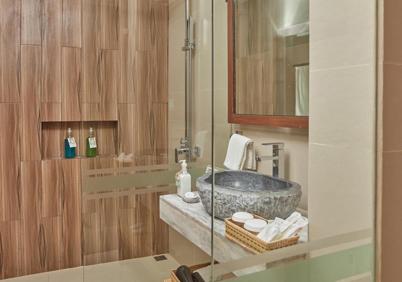 Deluxe Room - King with Resort View - Photo 5