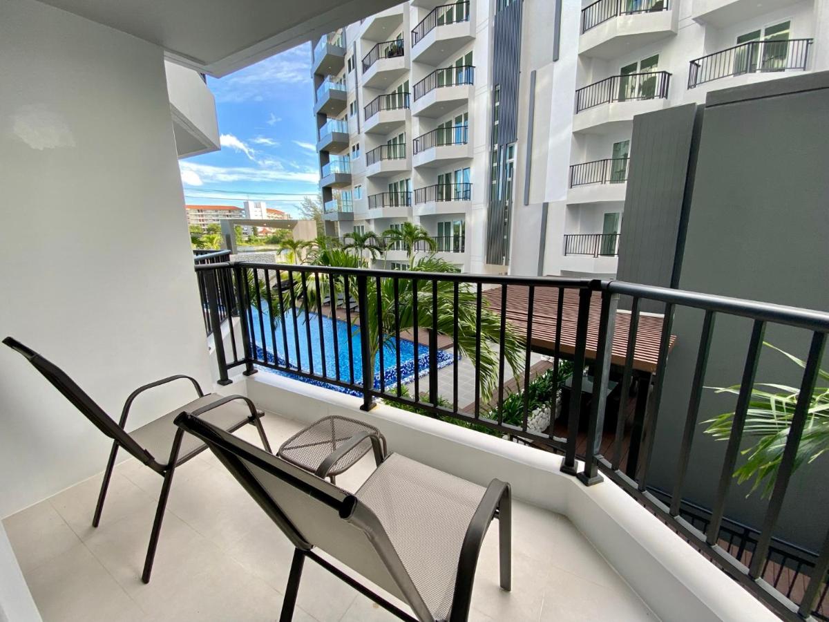 Junior Suite with Pool View - Photo 5