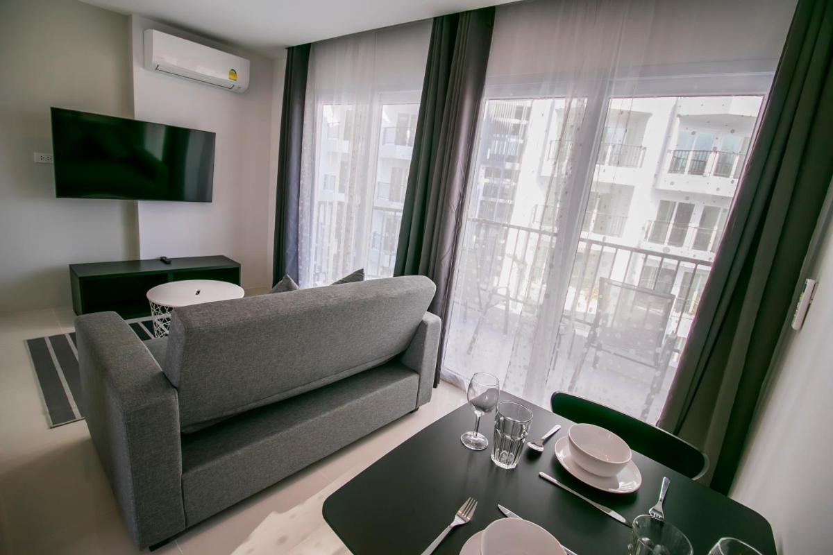 Junior Suite with Pool View - Photo 8