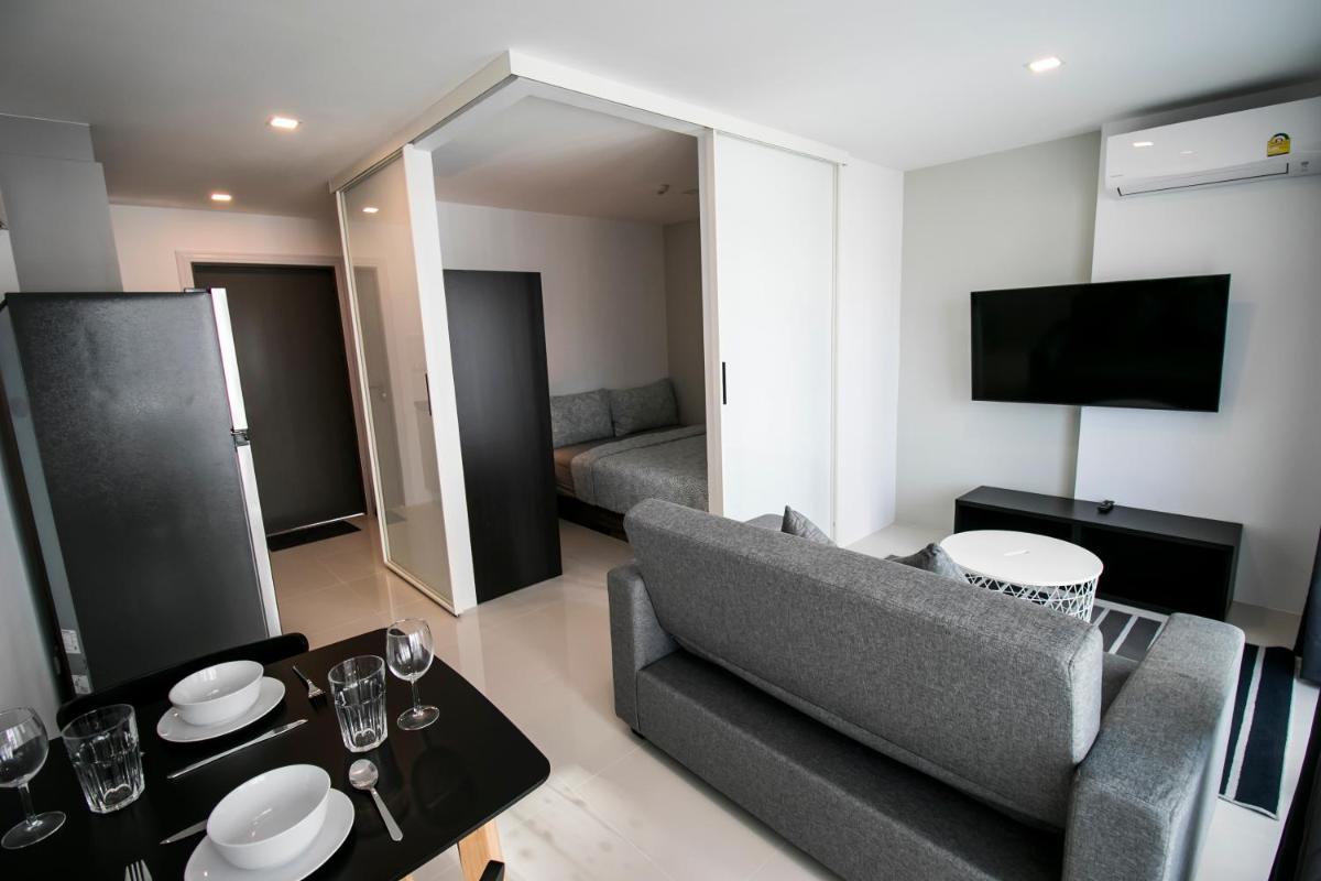 Junior Suite with Pool View - Photo 4