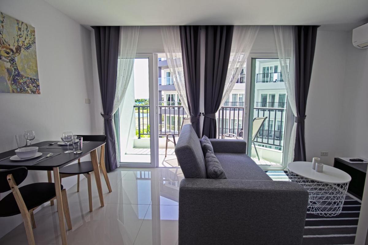 Junior Suite with Pool View - Photo 11