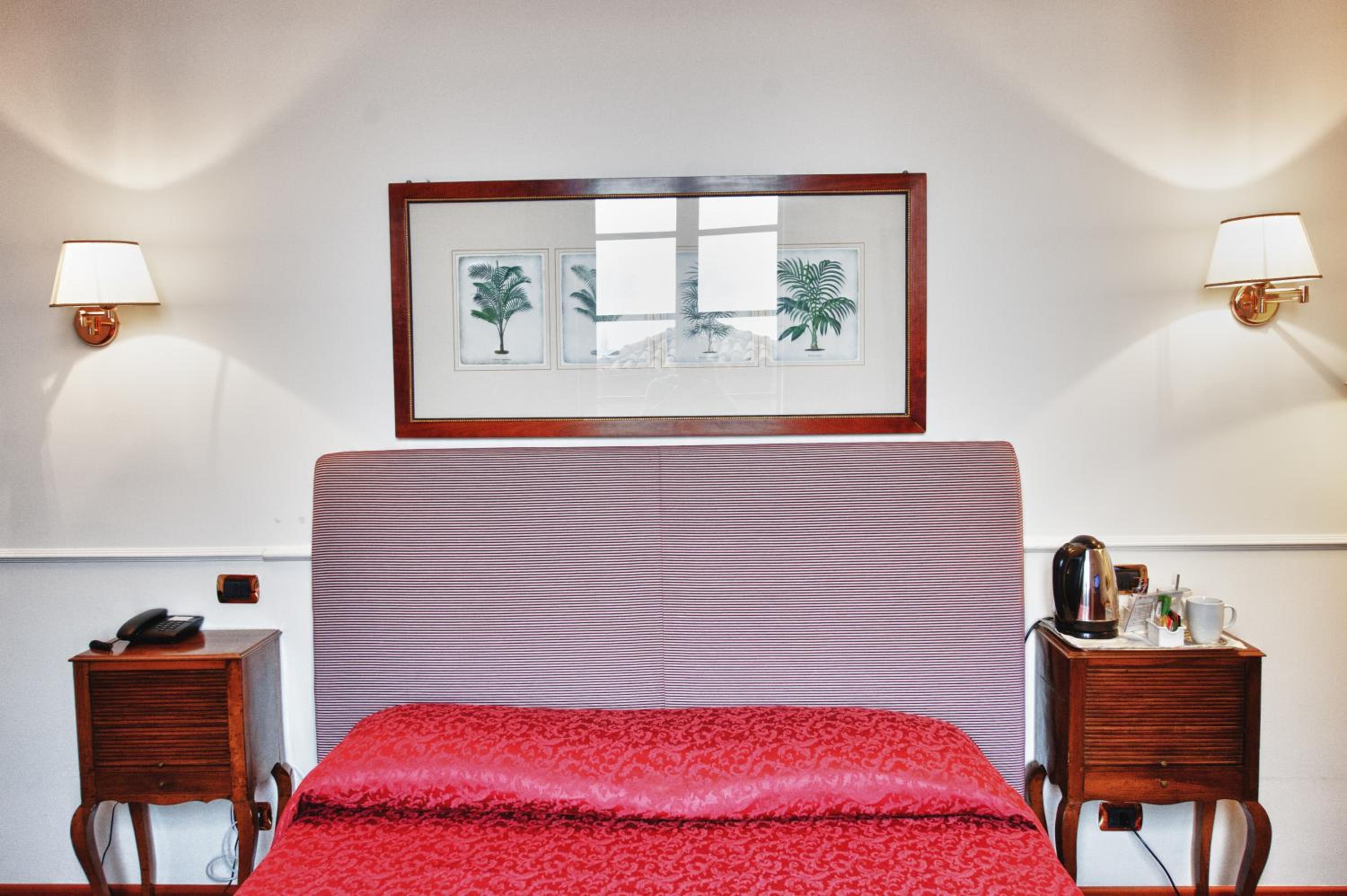 Basic Double Room - Partial Lake View photo 2