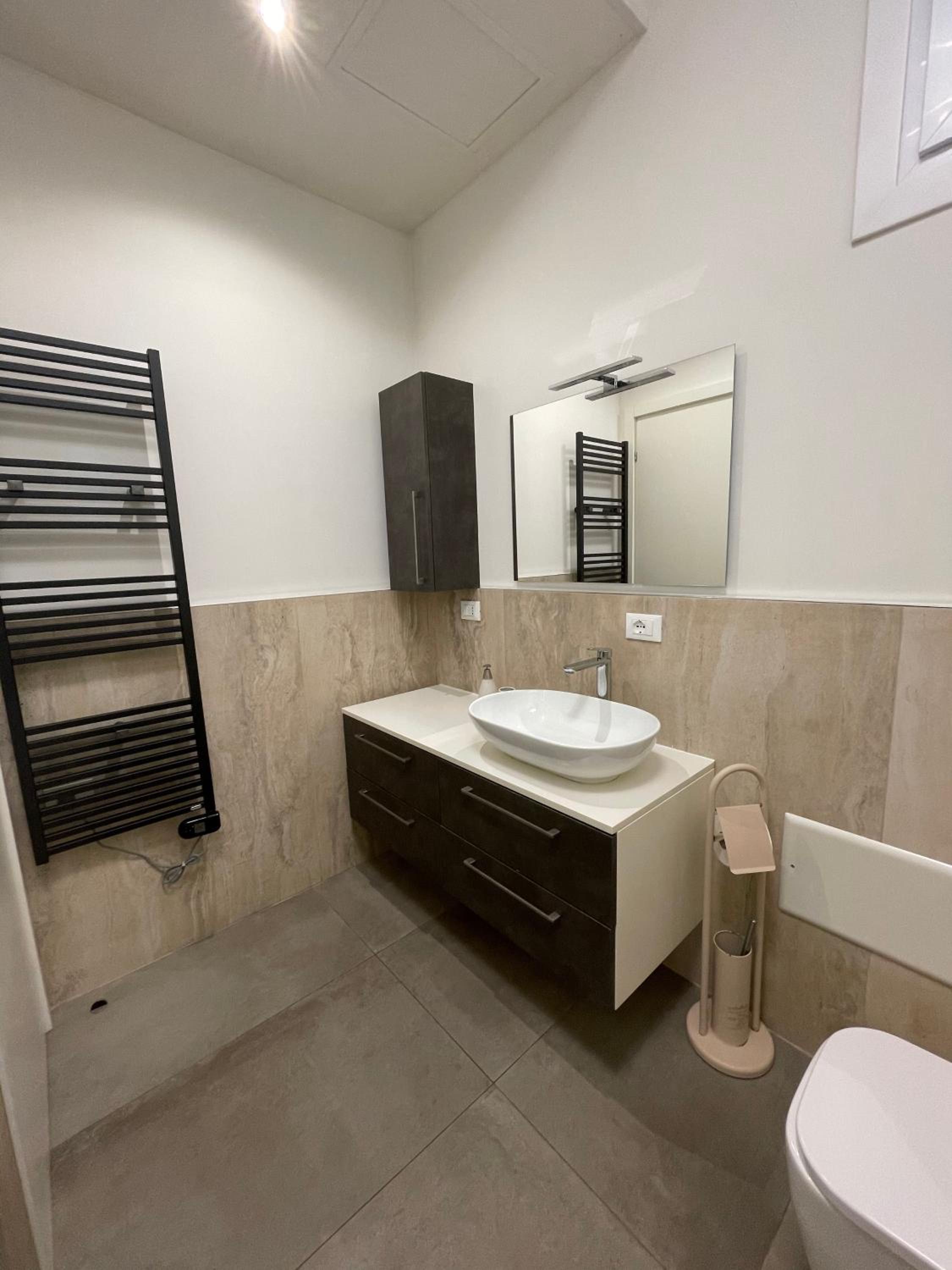 Two-Bedroom Apartment - Photo 24