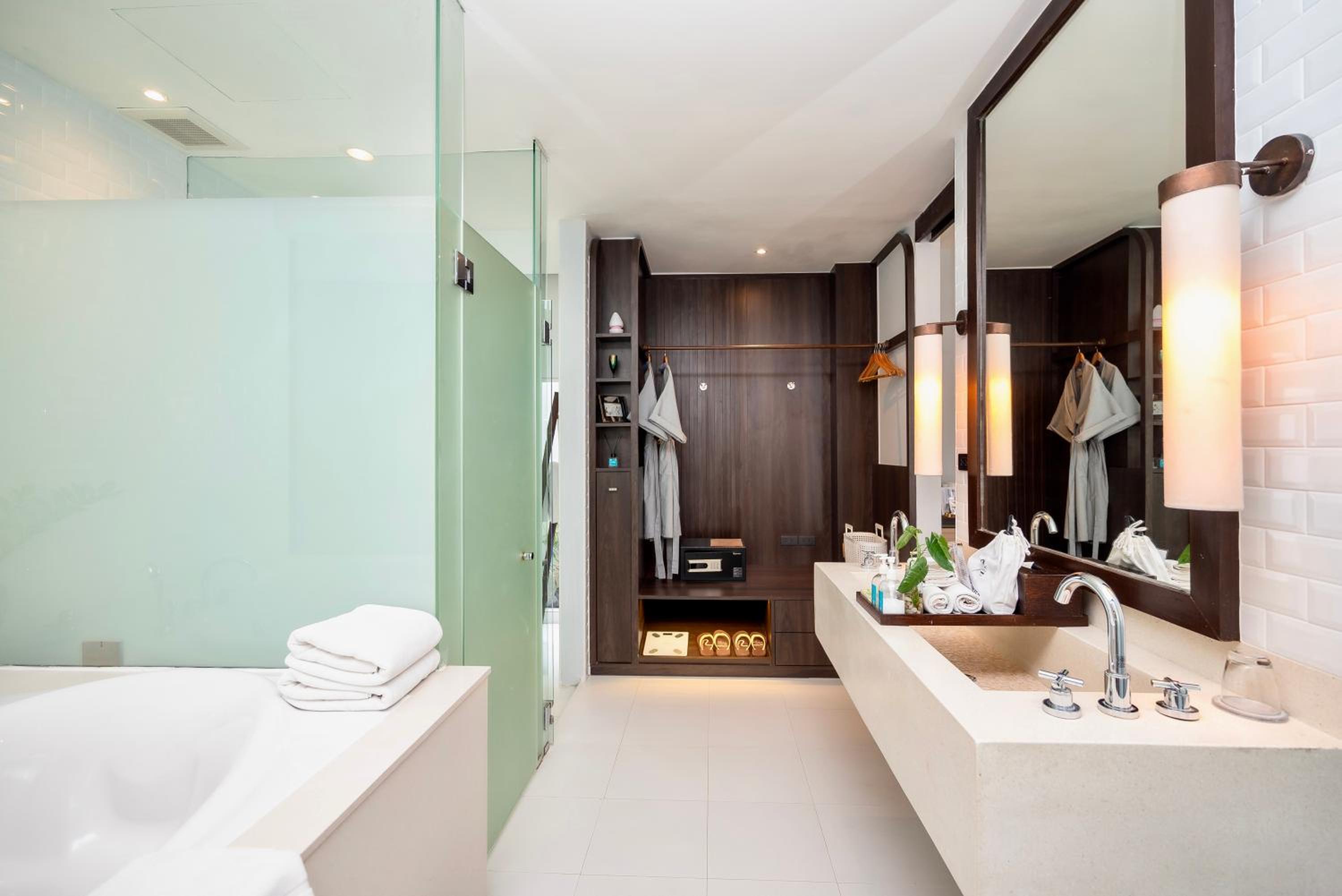  Qualia Jacuzzi Pool Villa photo 3