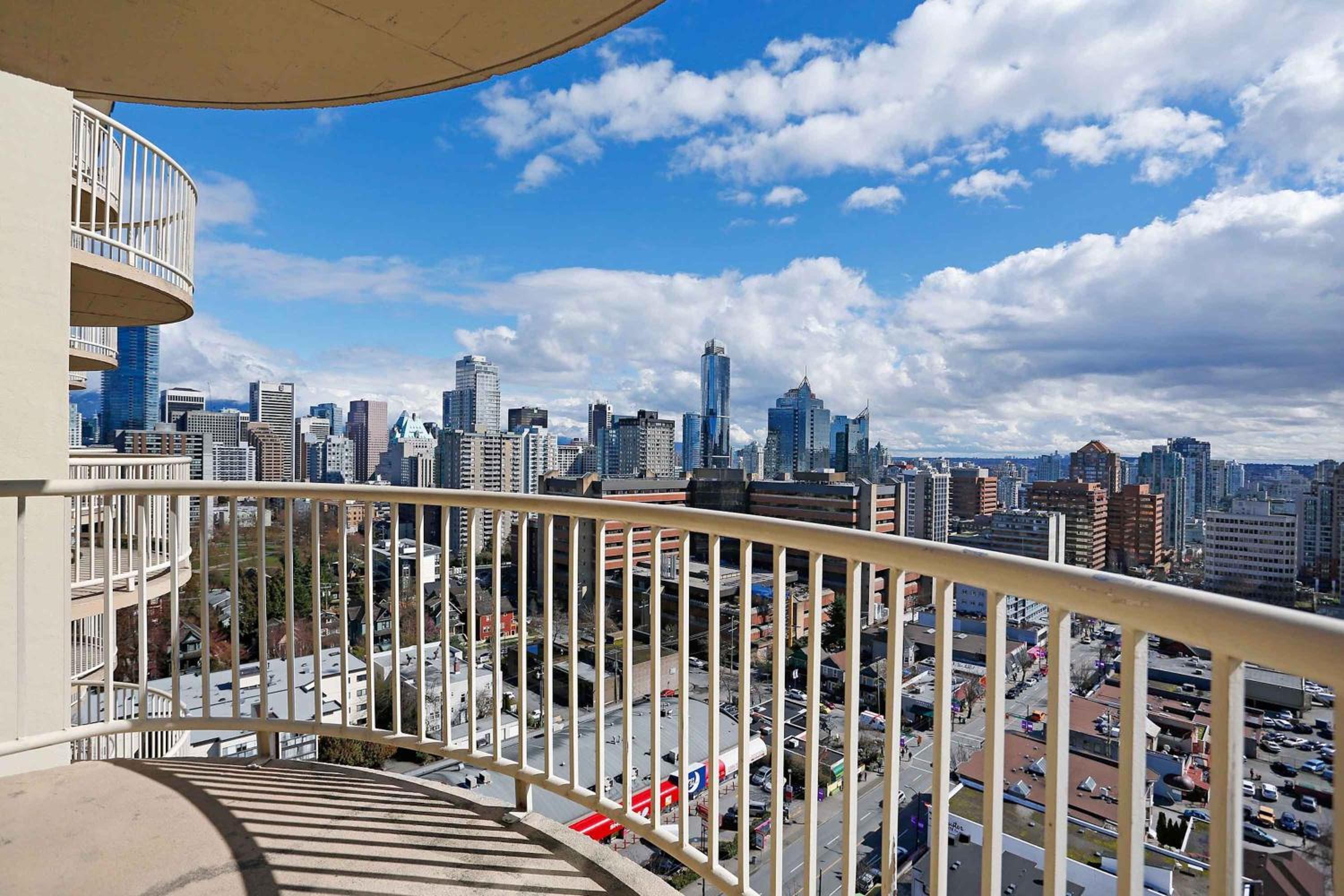 One-Bedroom Queen Suite With City View