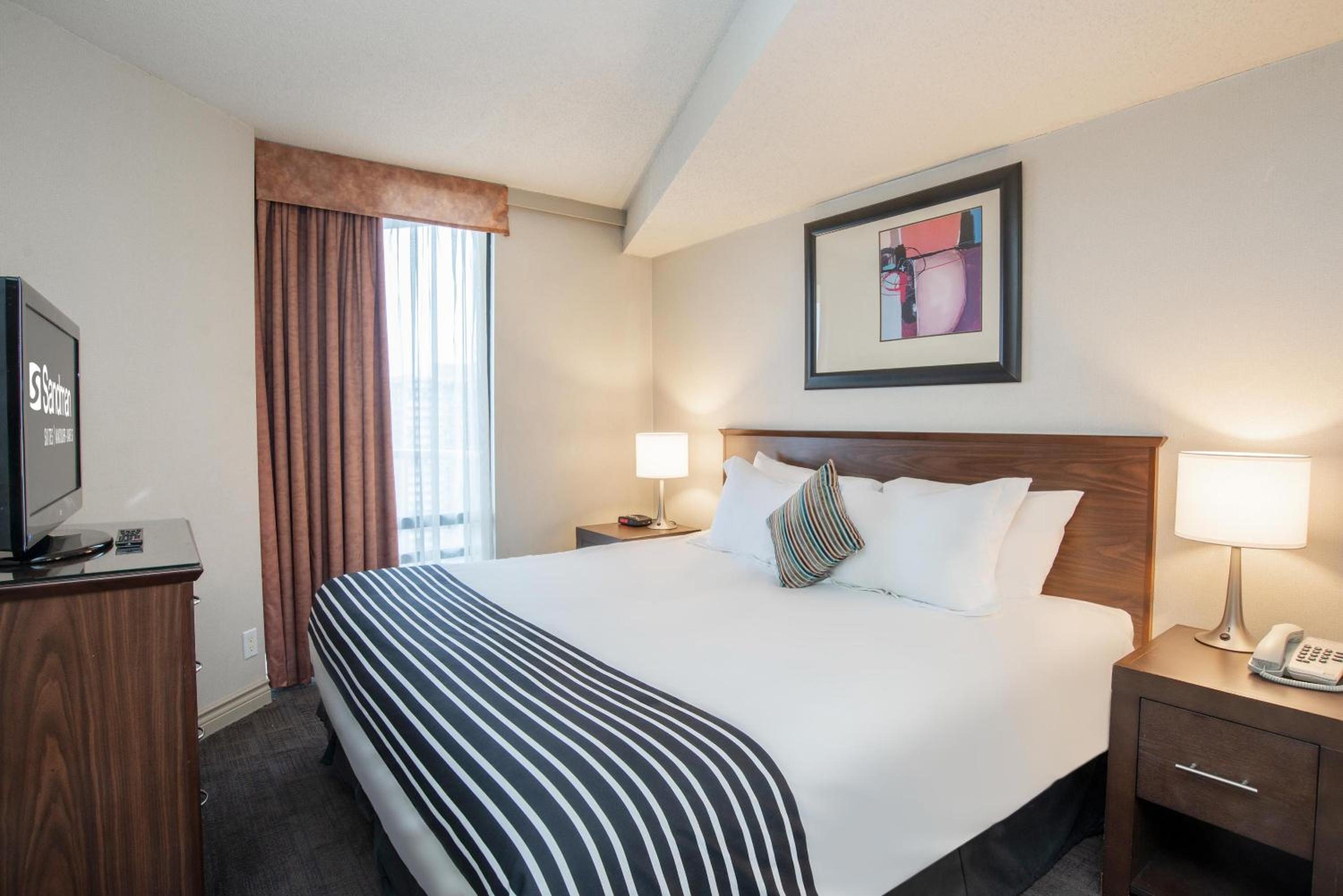 Ocean View Suite, 1 King Bed, Sofa Bed, Kitchen, W/D, Balcony - Photo 1