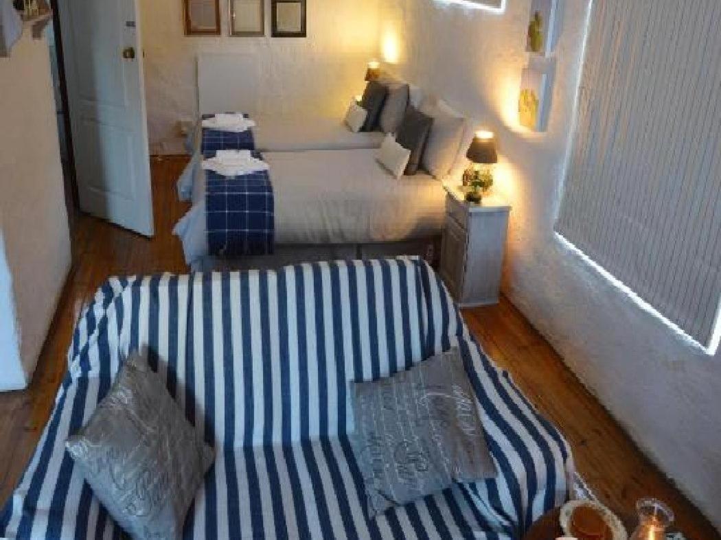 Standard Twin Room - Photo 1
