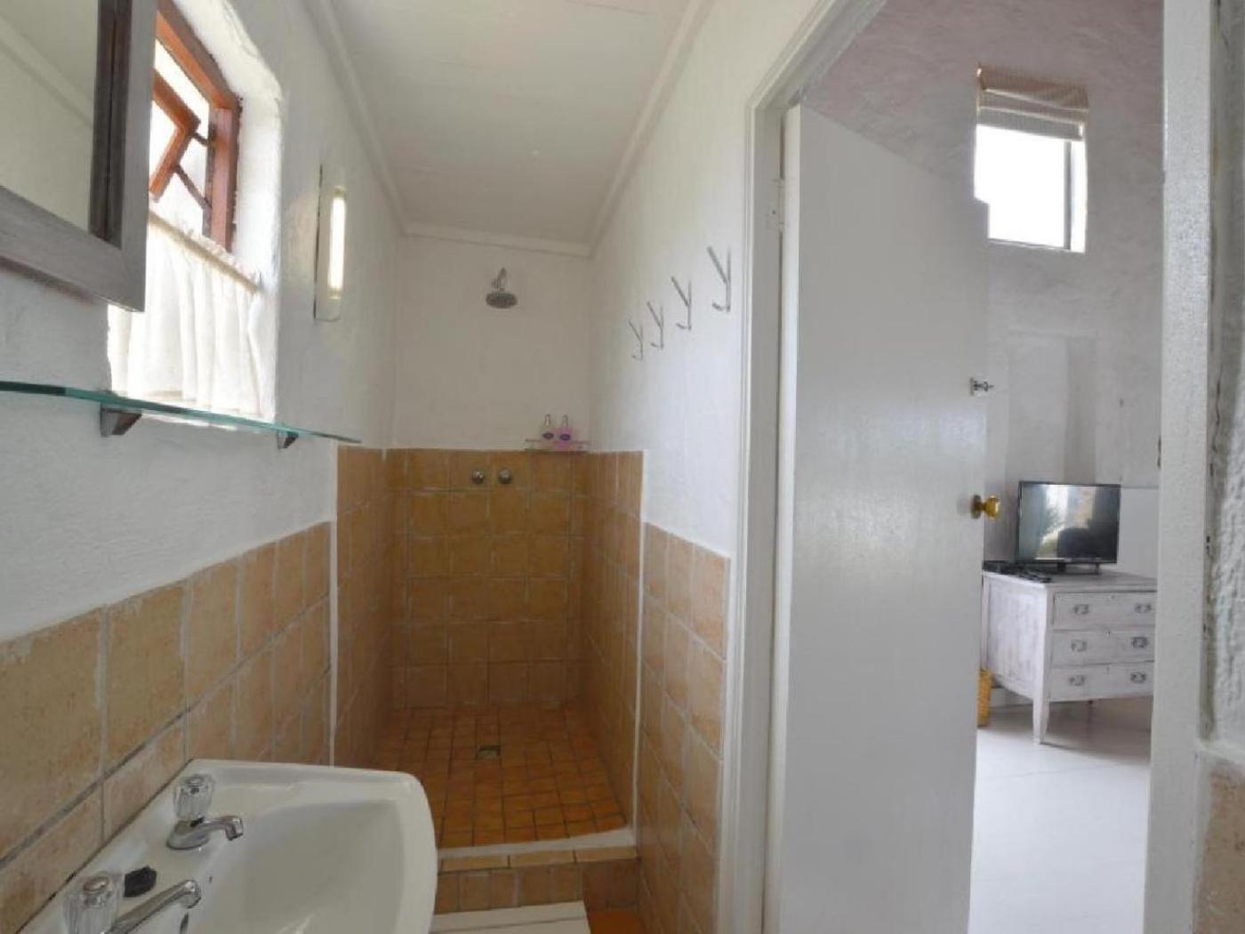Standard Twin Room - Photo 5