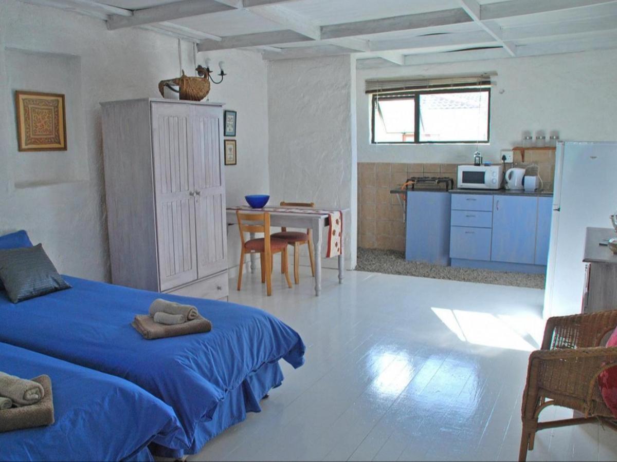 Two-Bedroom Apartment - Photo 2
