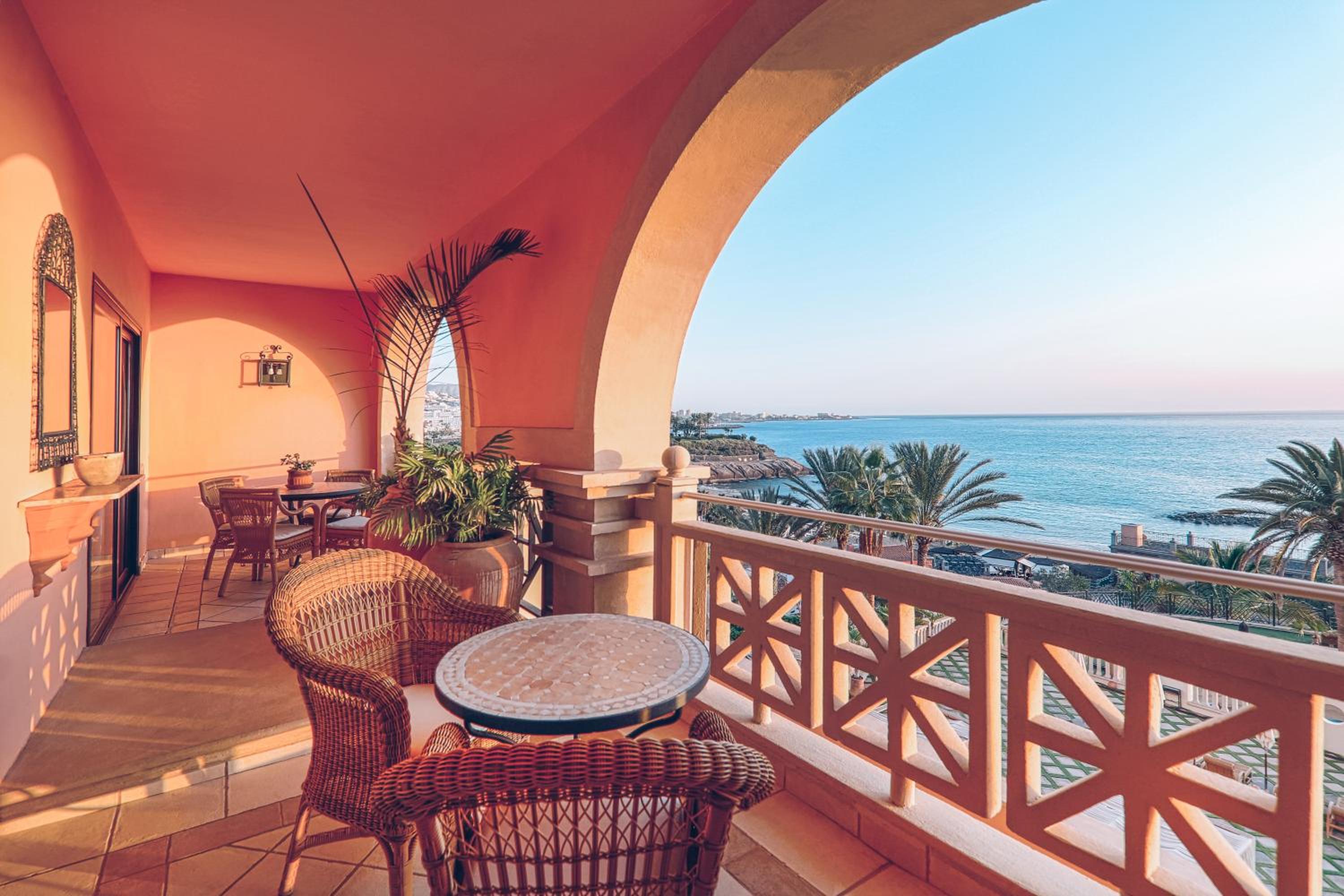 Superior Junior Suite with Sea View thumbnail 6