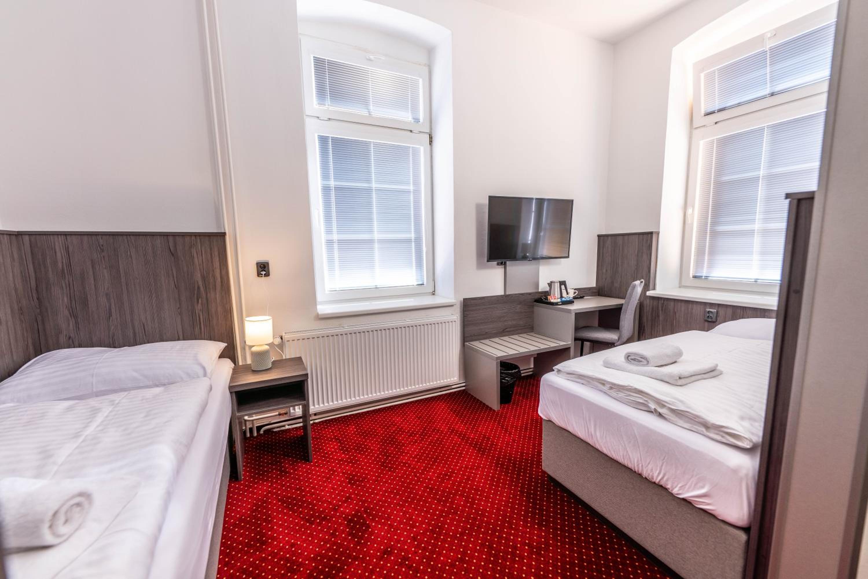 Twin Room with Private Bathroom photo 1