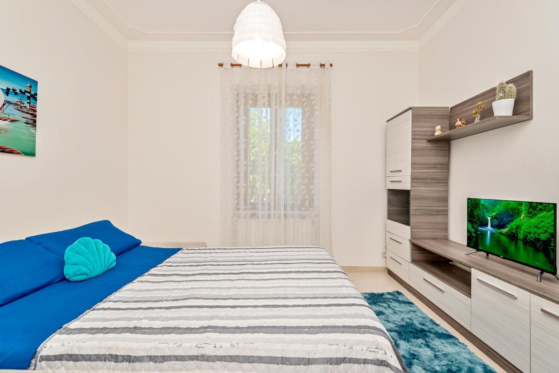 One-Bedroom Apartment photo 2