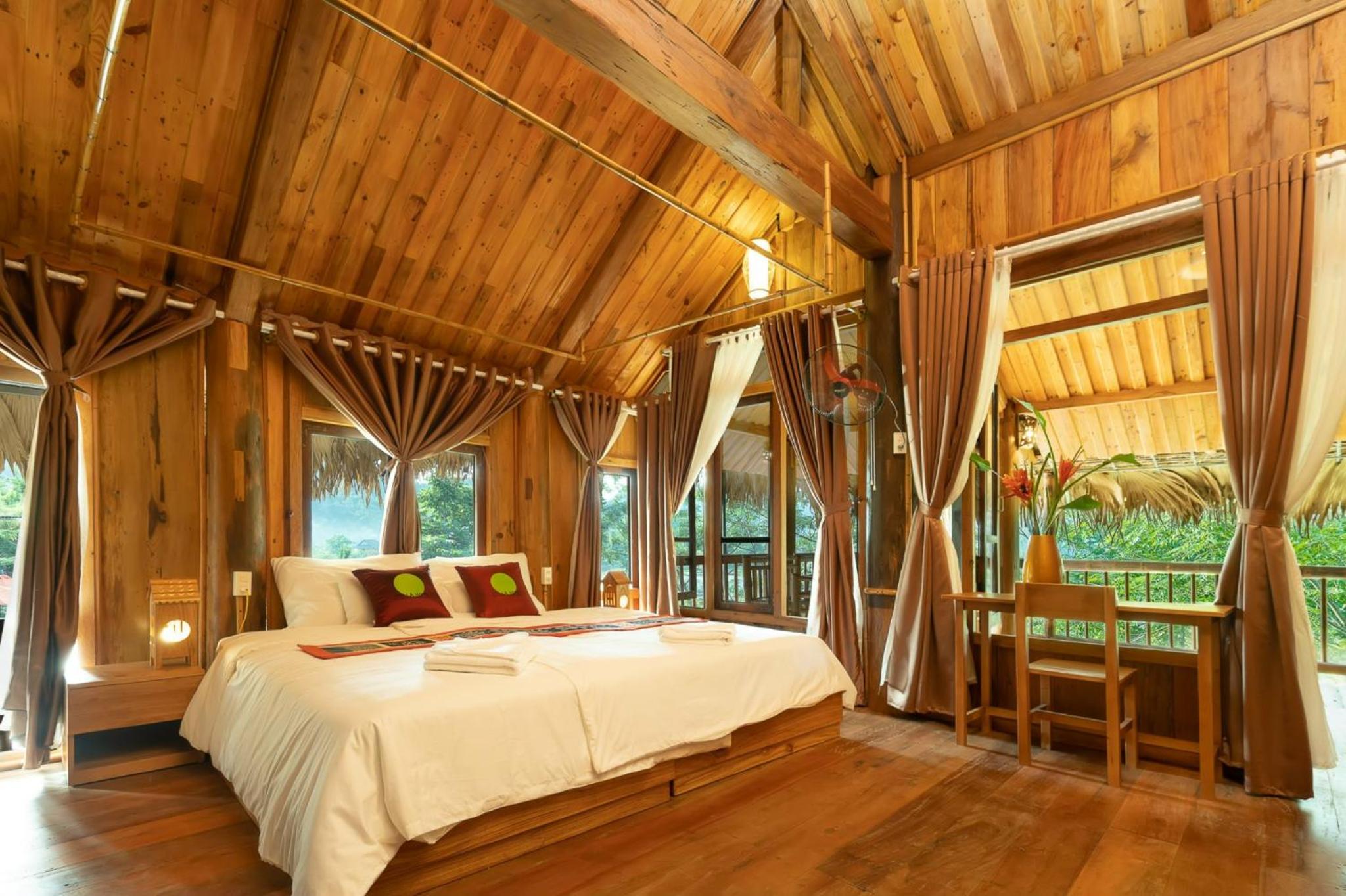 King Suite with Balcony photo 1
