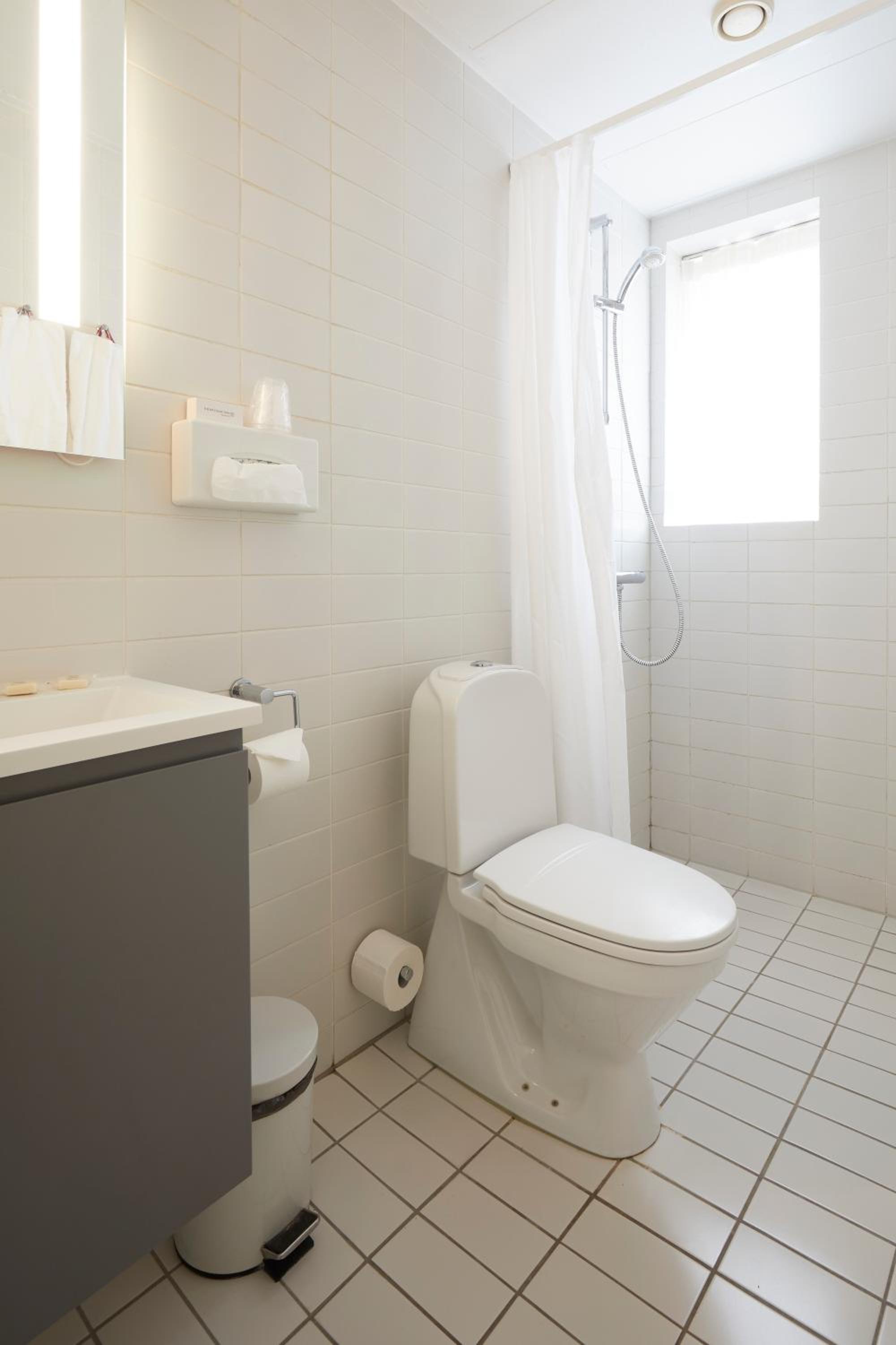 Standard Double Room - Photo 7