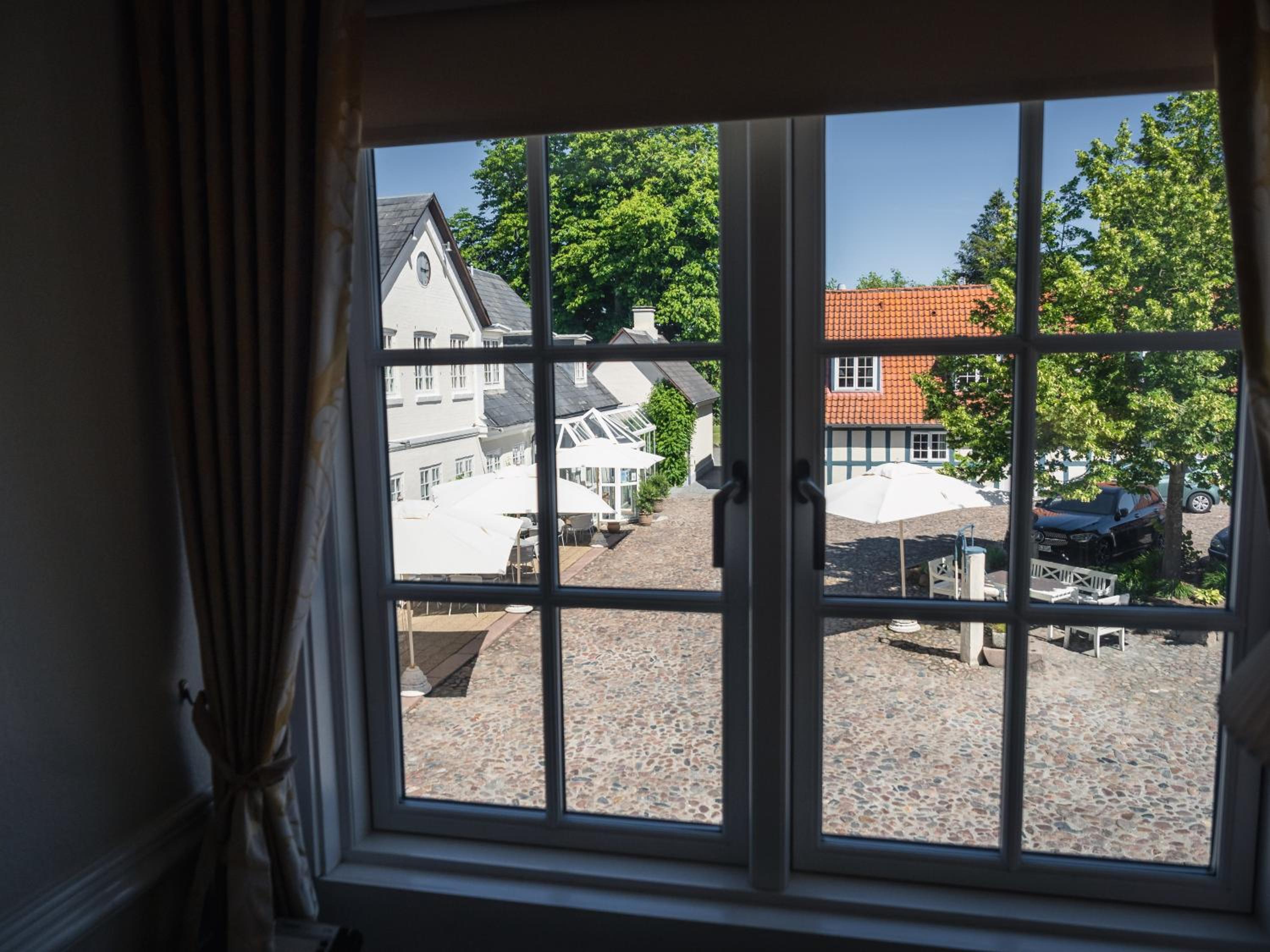 Standard Double Room - Photo 13