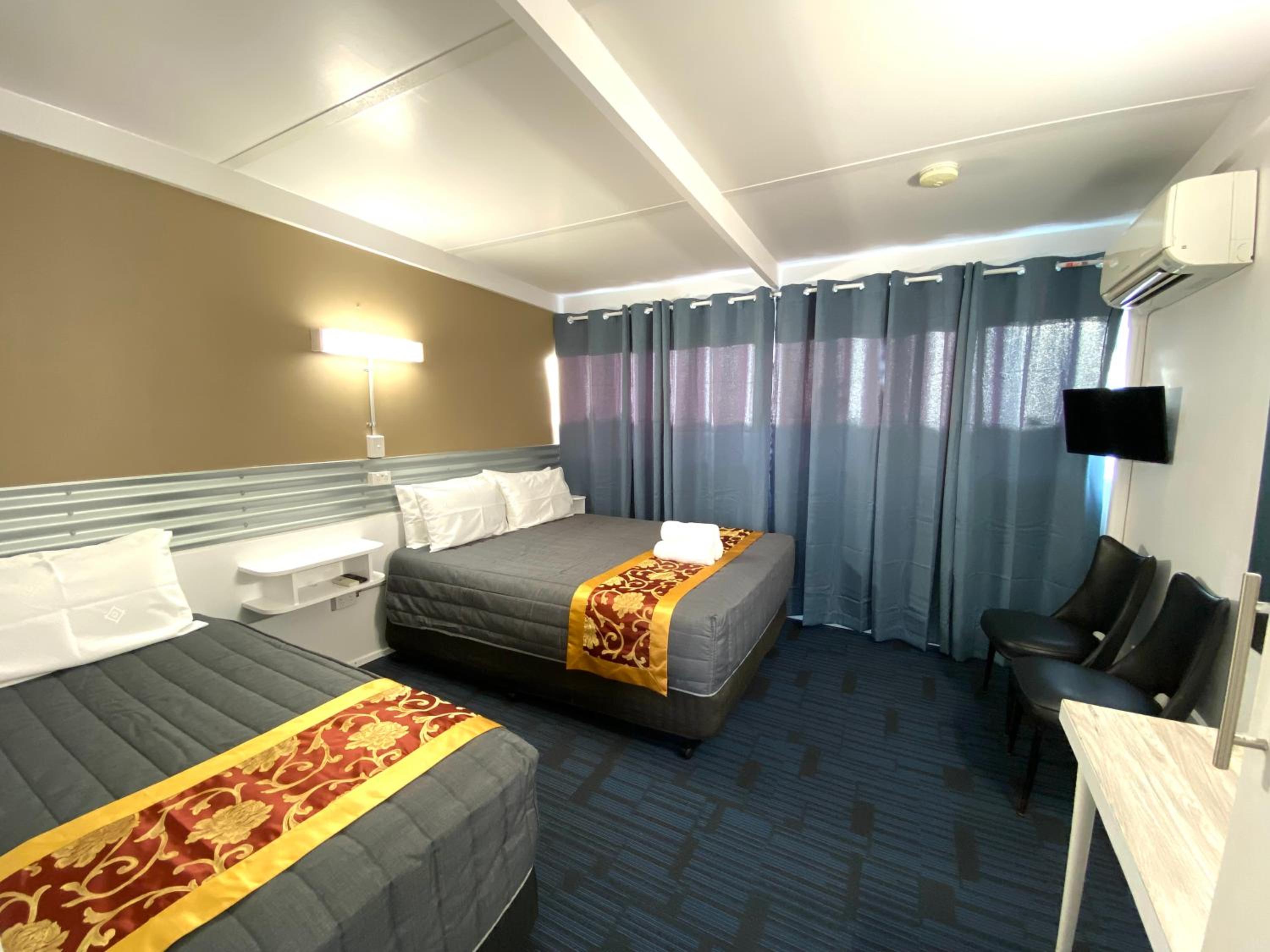 Budget Twin Room - Photo 10