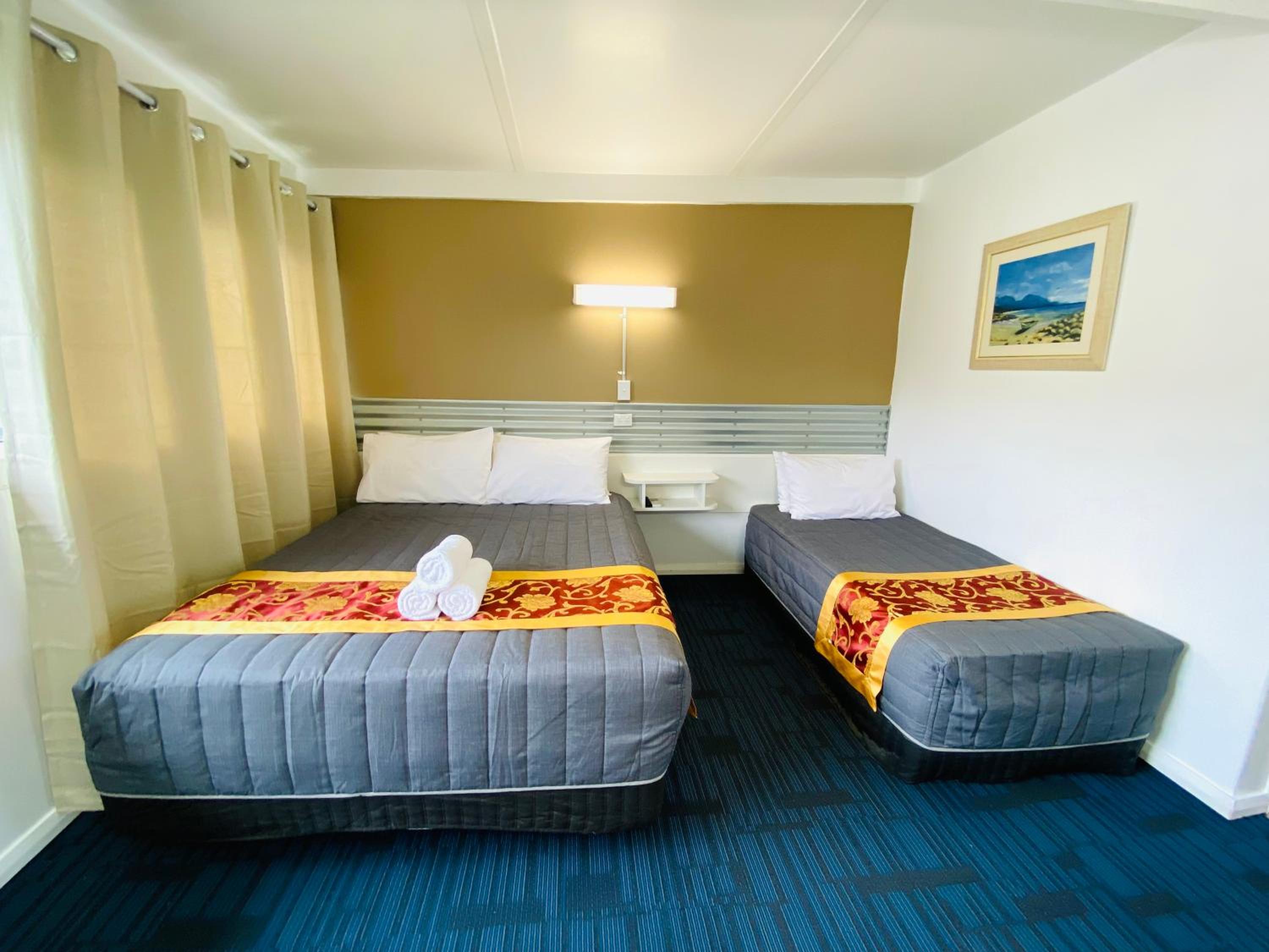 Budget Twin Room - Photo 13