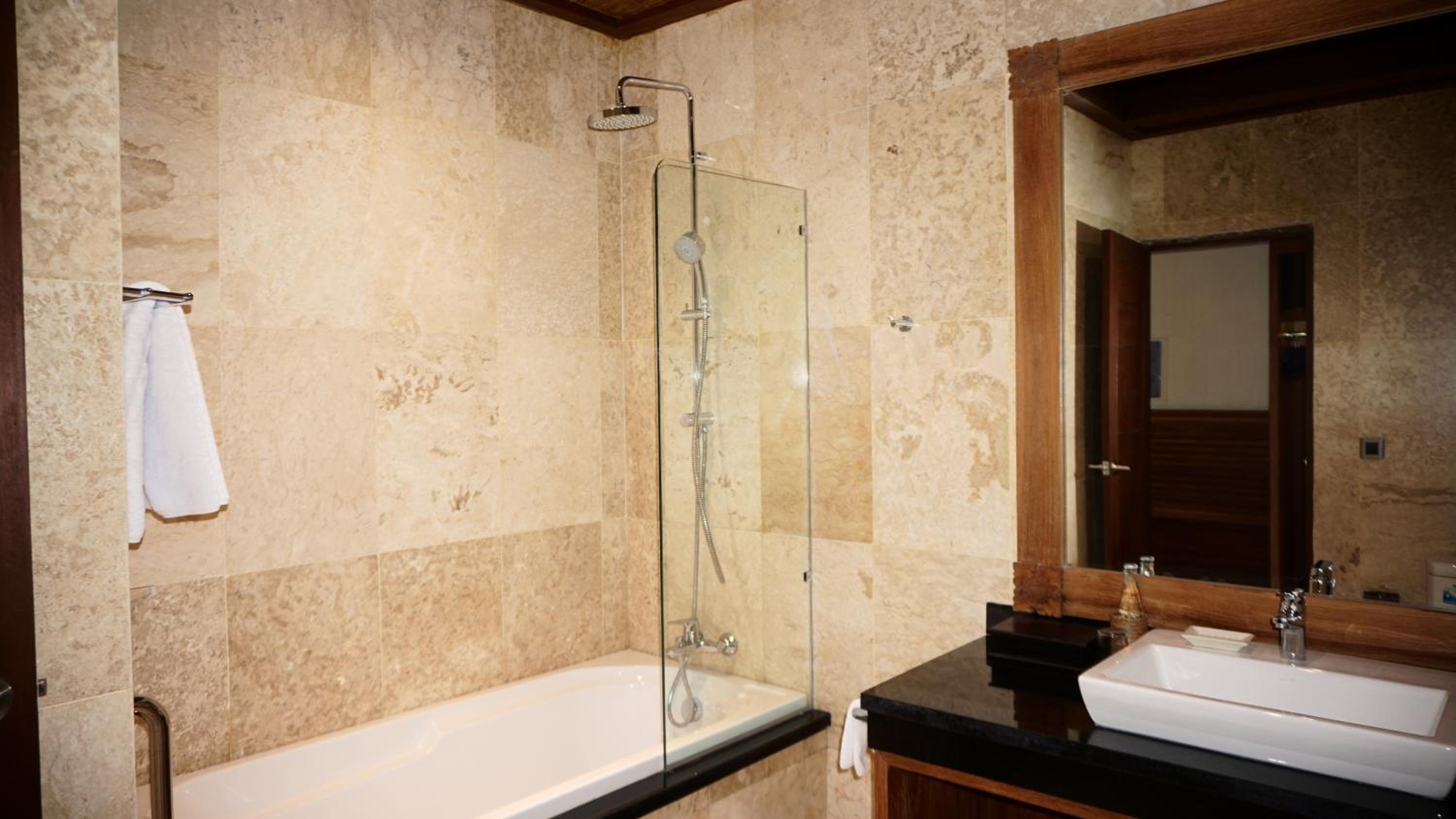 Deluxe Double or Twin Room with Garden View  - Photo 11