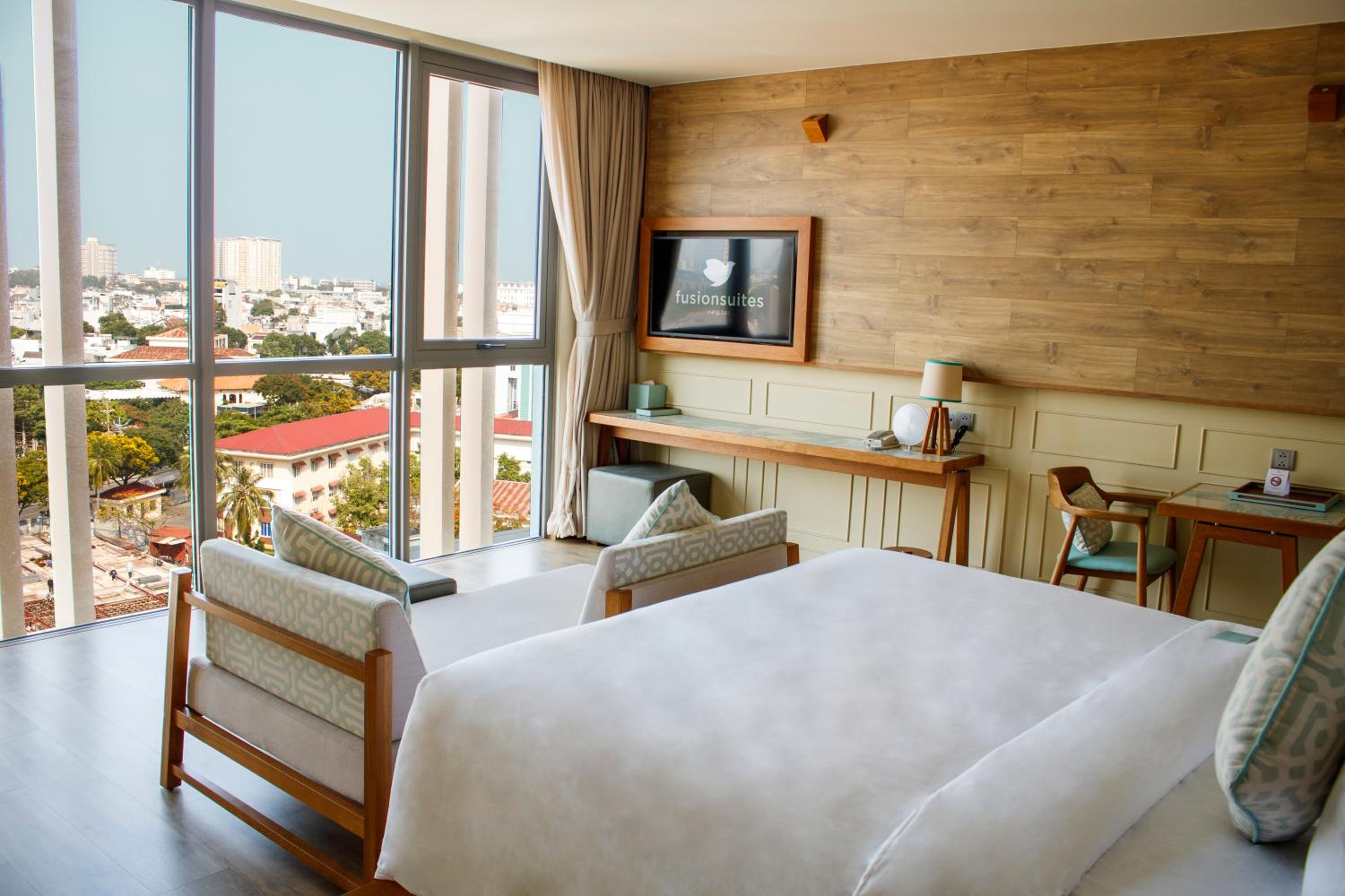 Fusion King Suite with City View - Photo 7