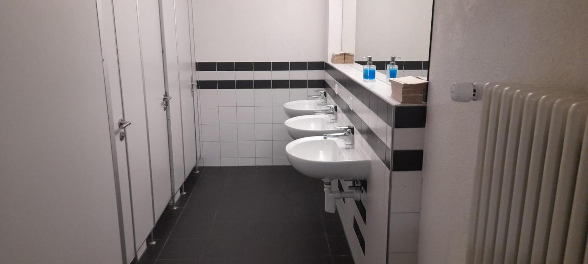 Double Room with Shared Bathroom photo 2