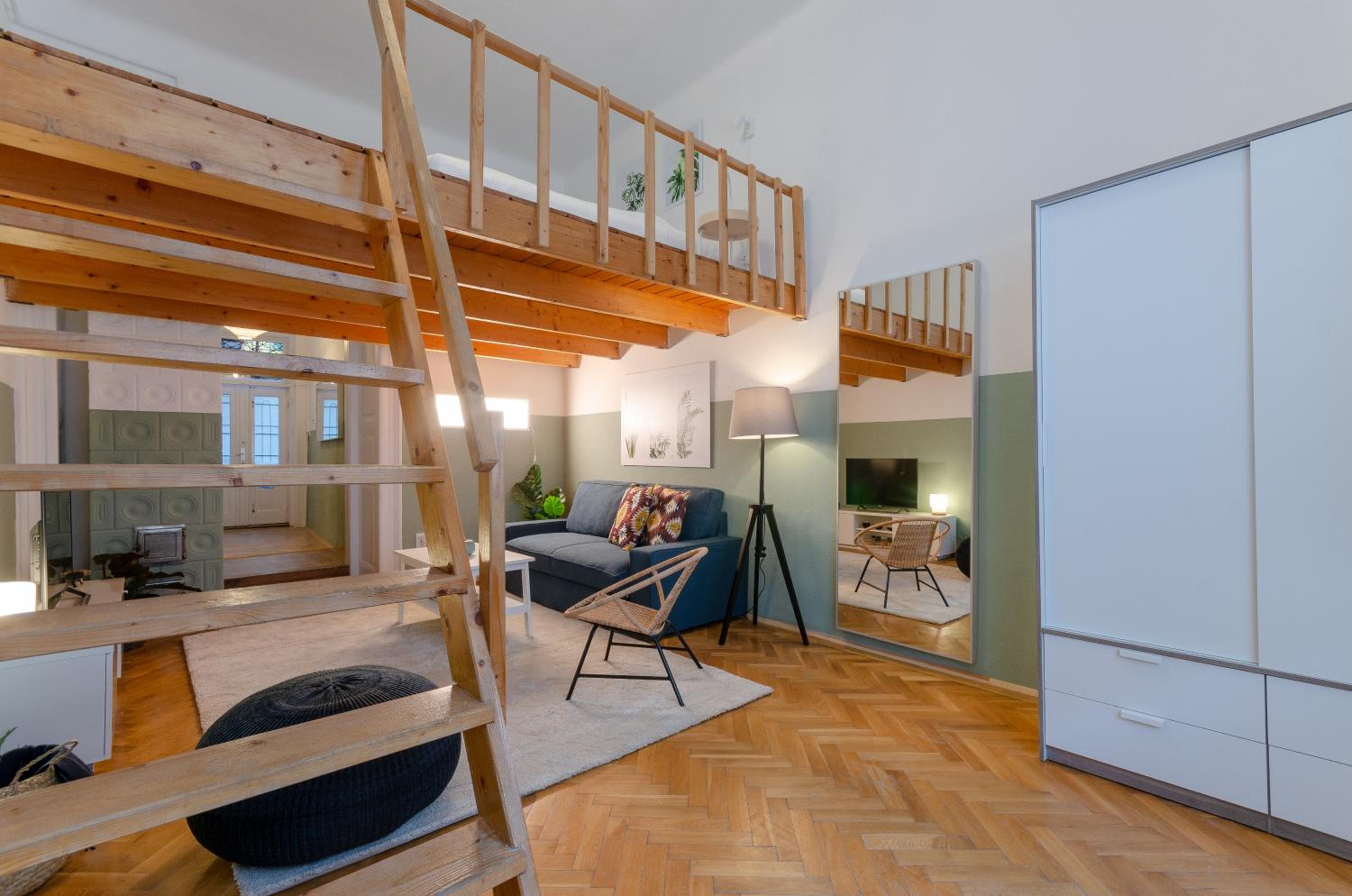 One-Bedroom Apartment - Photo 1