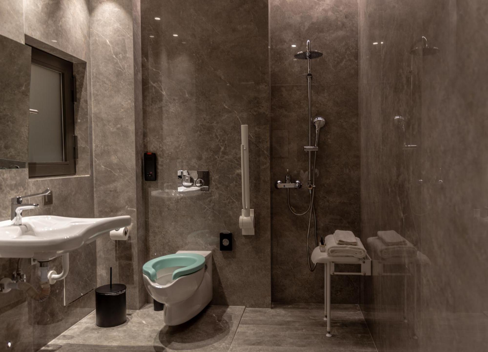 Classic Courtyard Accessible Room - Photo 6