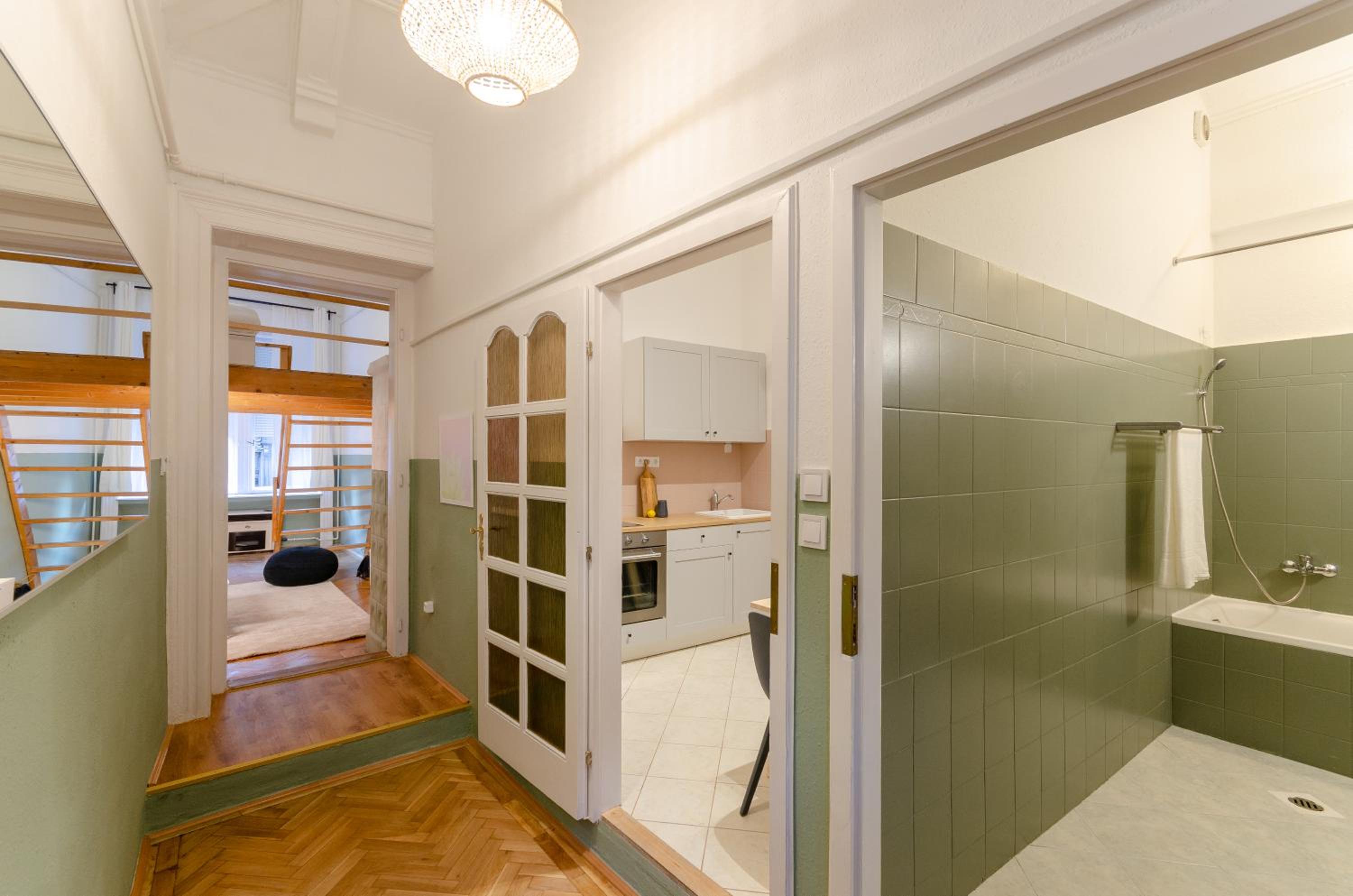One-Bedroom Apartment - Photo 7
