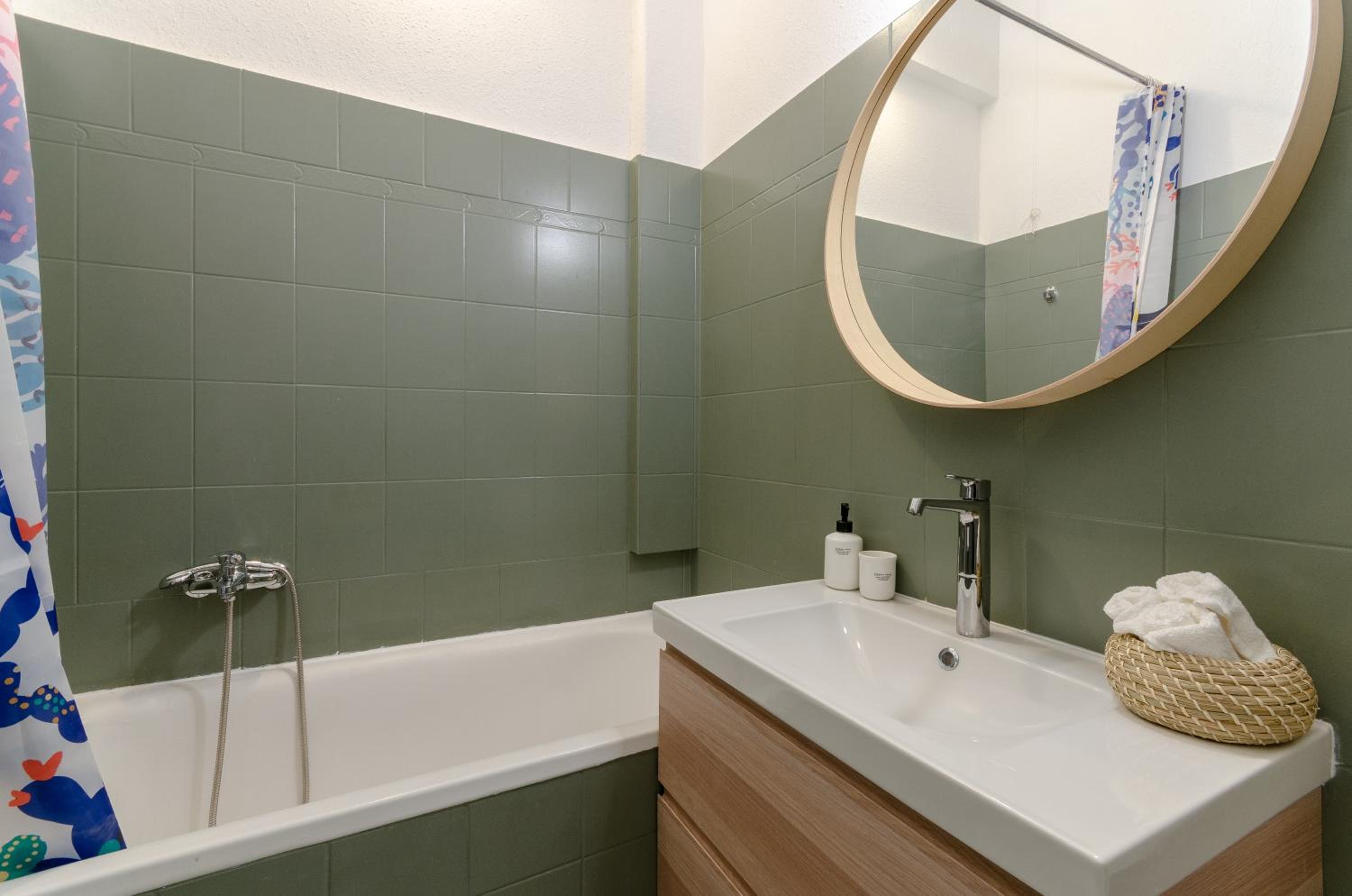 One-Bedroom Apartment - Photo 6
