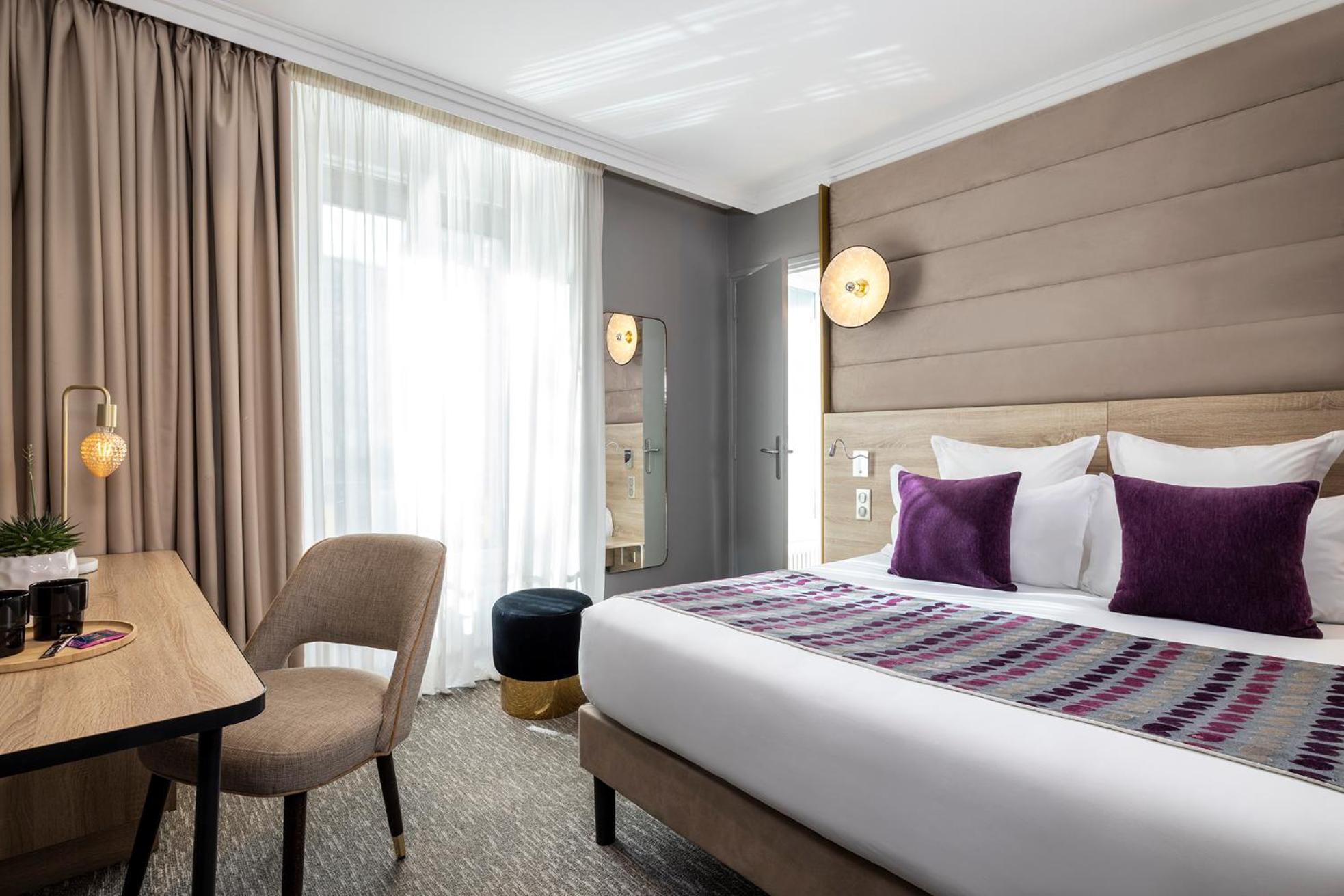 Superior Double Room thumbnail 6